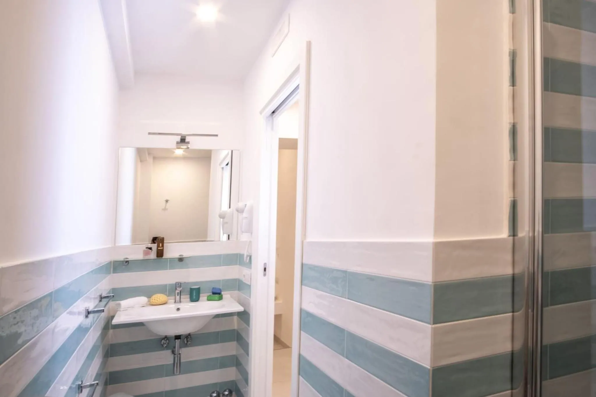 Bathroom in SorrentoVibes - Family Apartment in Sorrento Centre