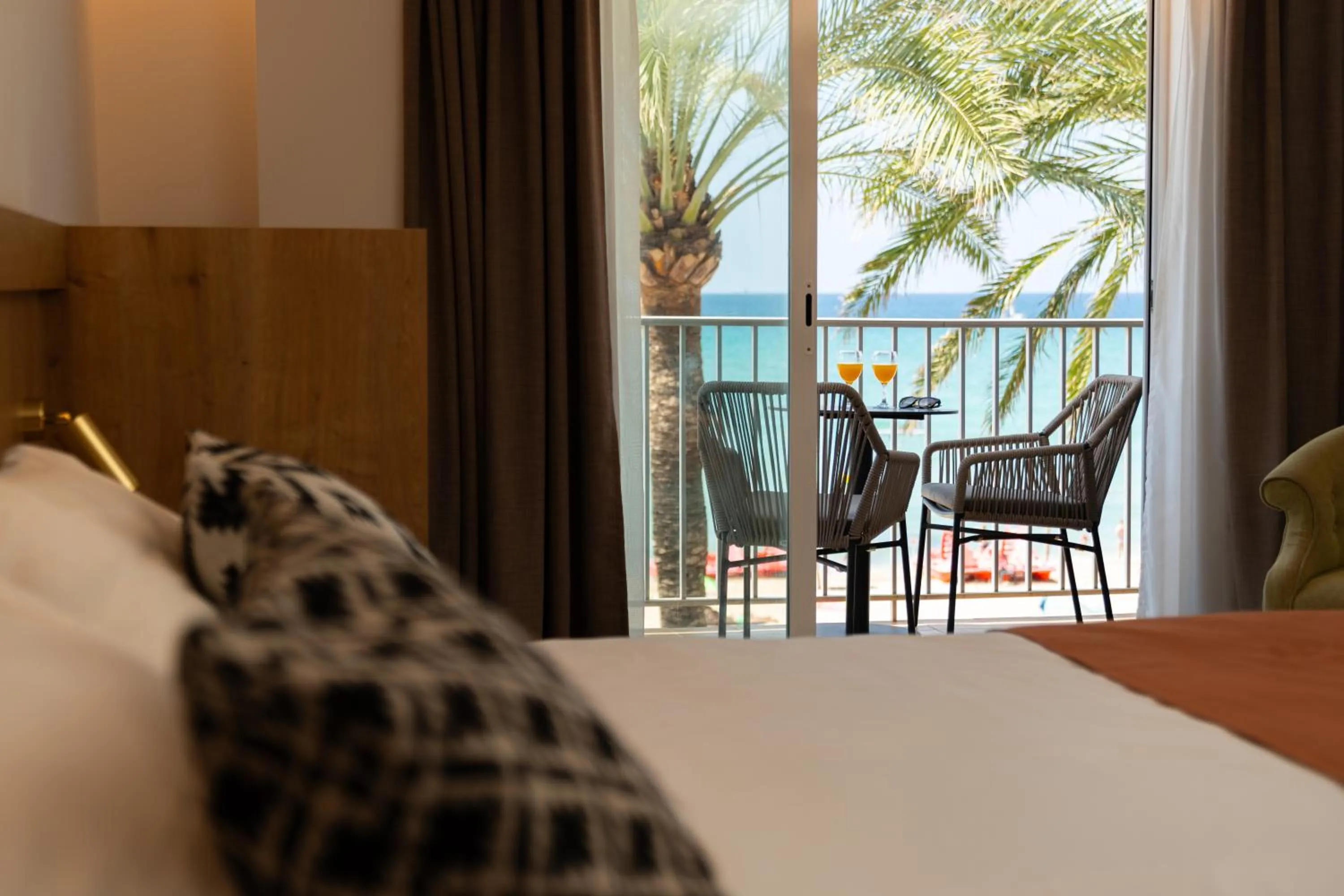 Bedroom, Bed in FERGUS Style Palma Beach - Adults Only