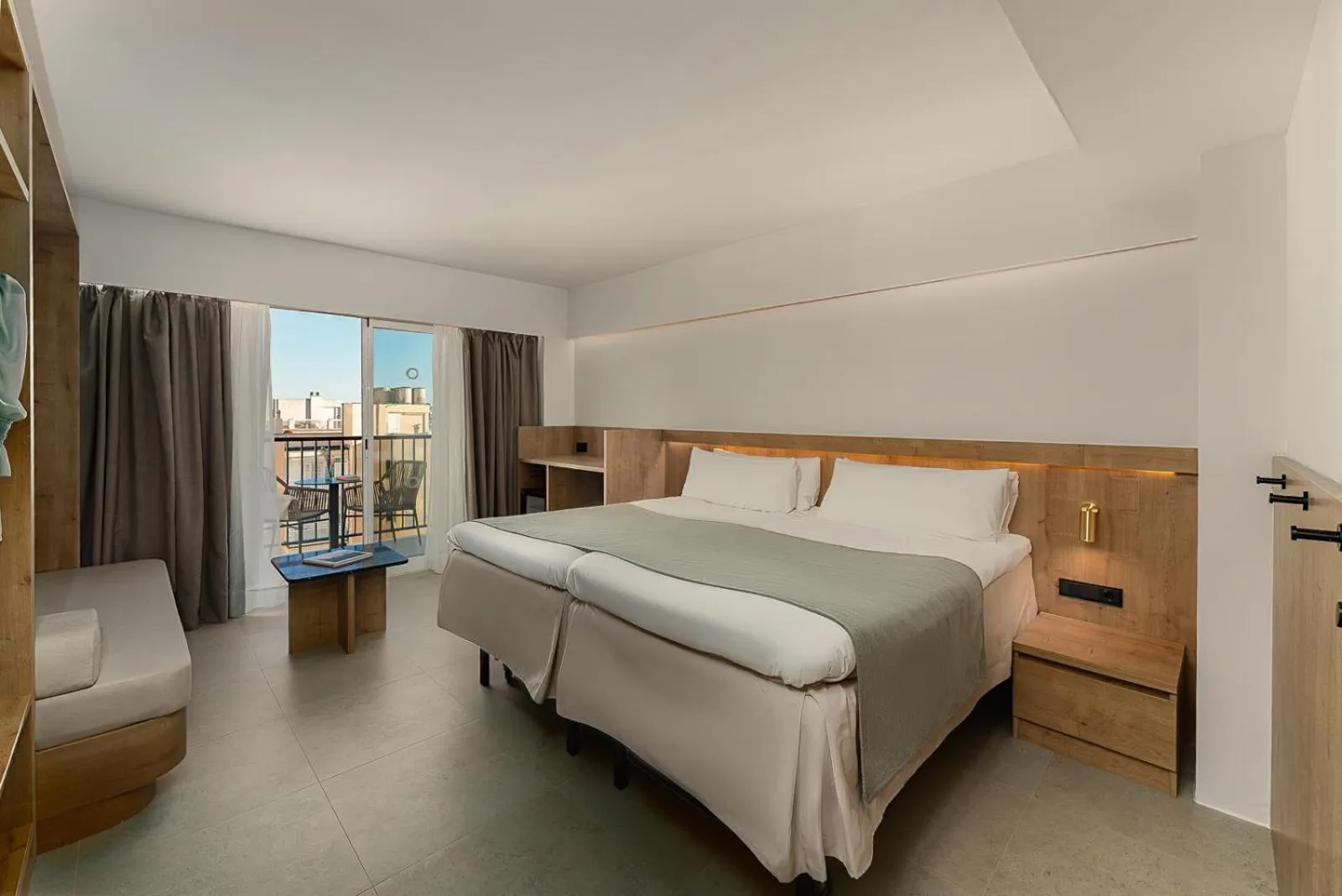 Bedroom, Bed in FERGUS Style Palma Beach - Adults Only