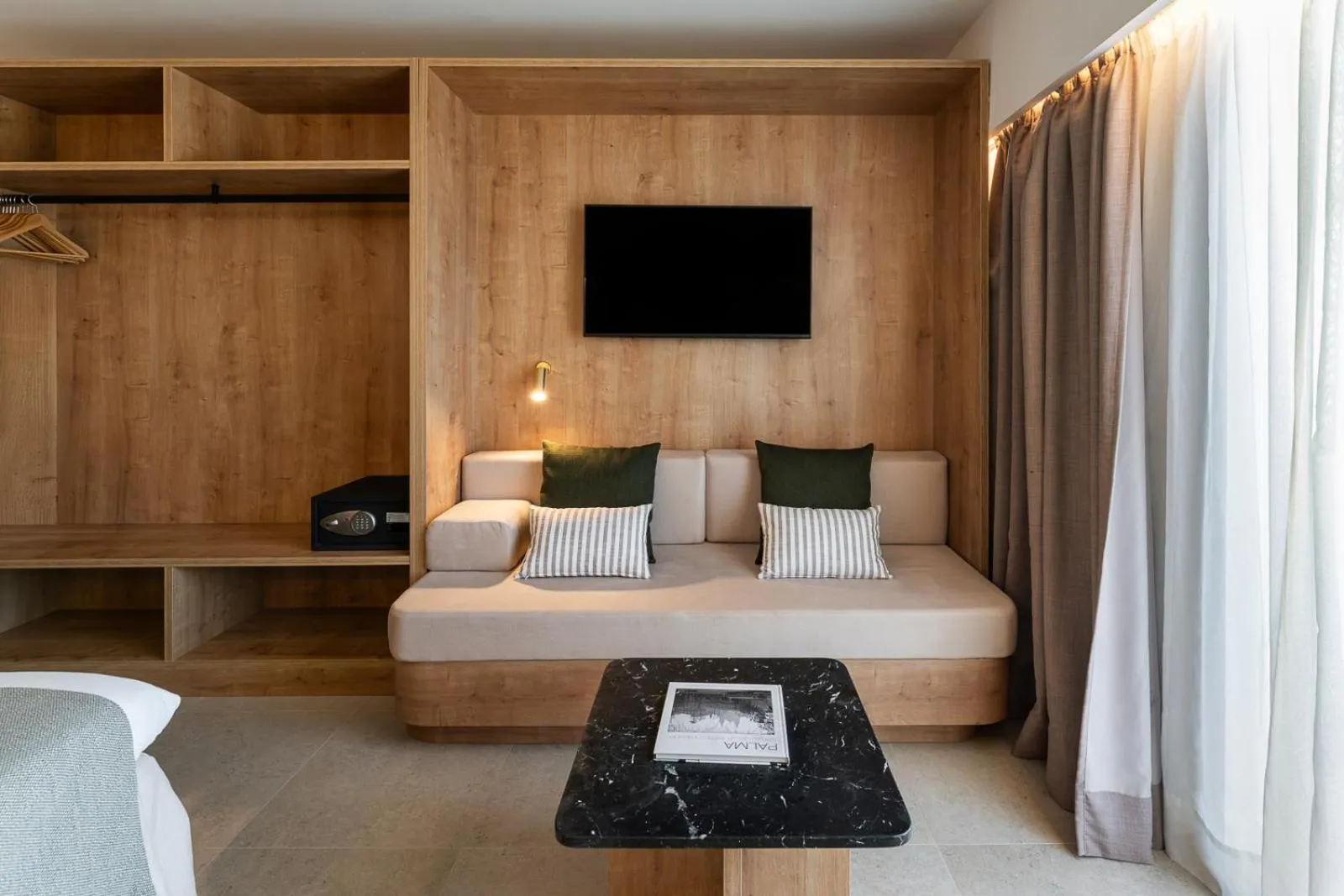 Communal lounge/ TV room, Bed in FERGUS Style Palma Beach - Adults Only