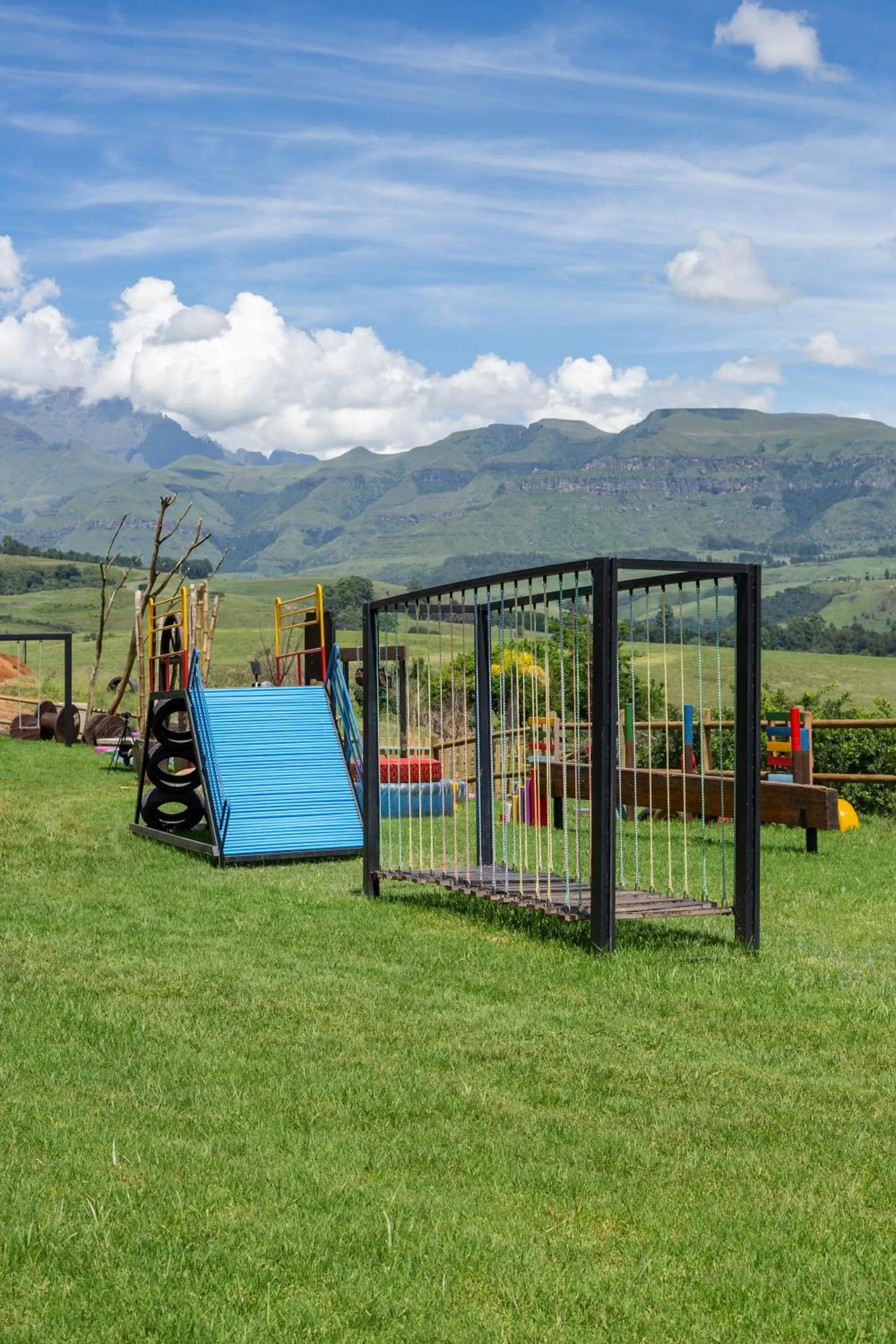 Children play ground in Dragonview Lodge