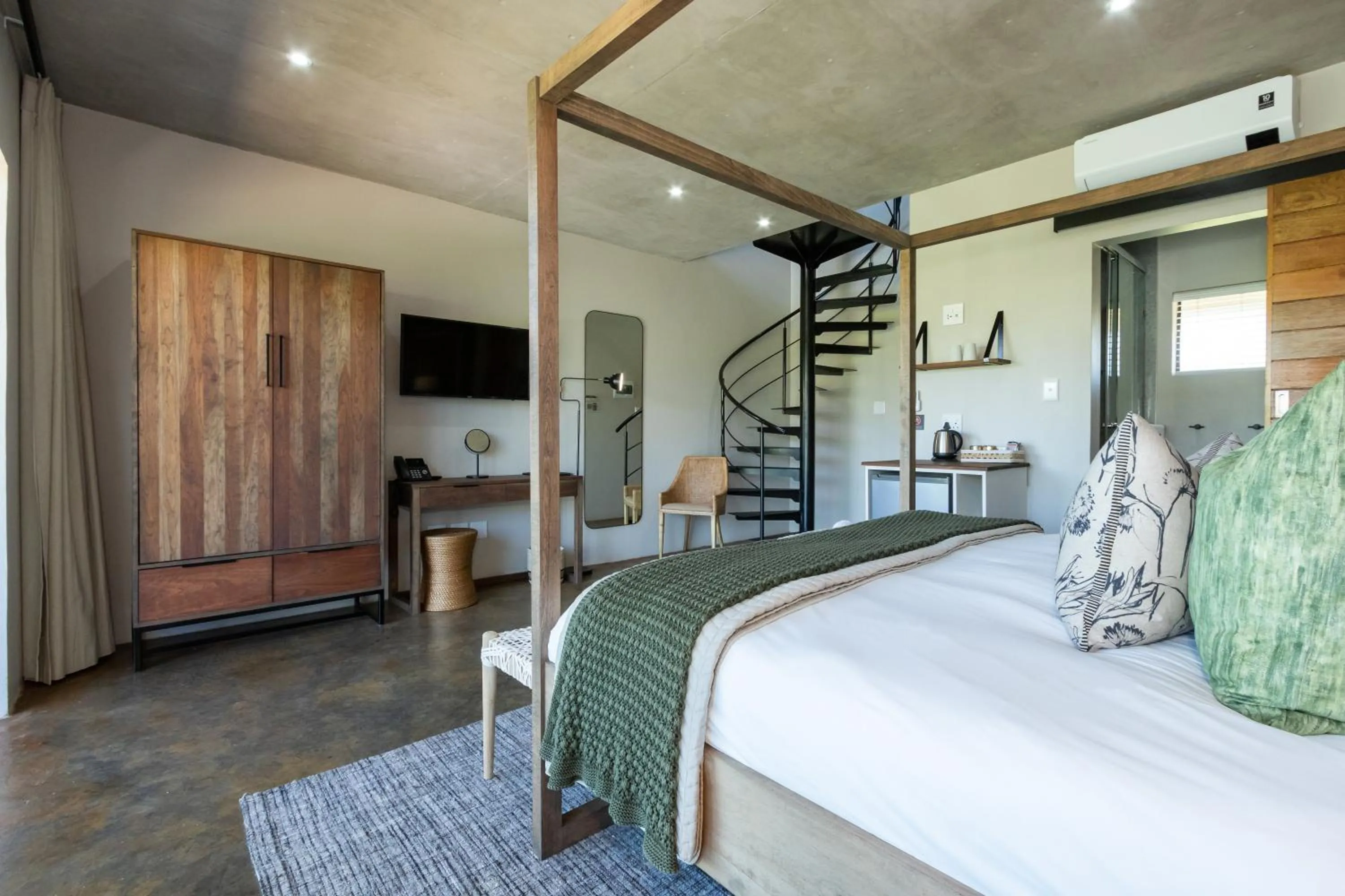 Bed in Dragonview Lodge