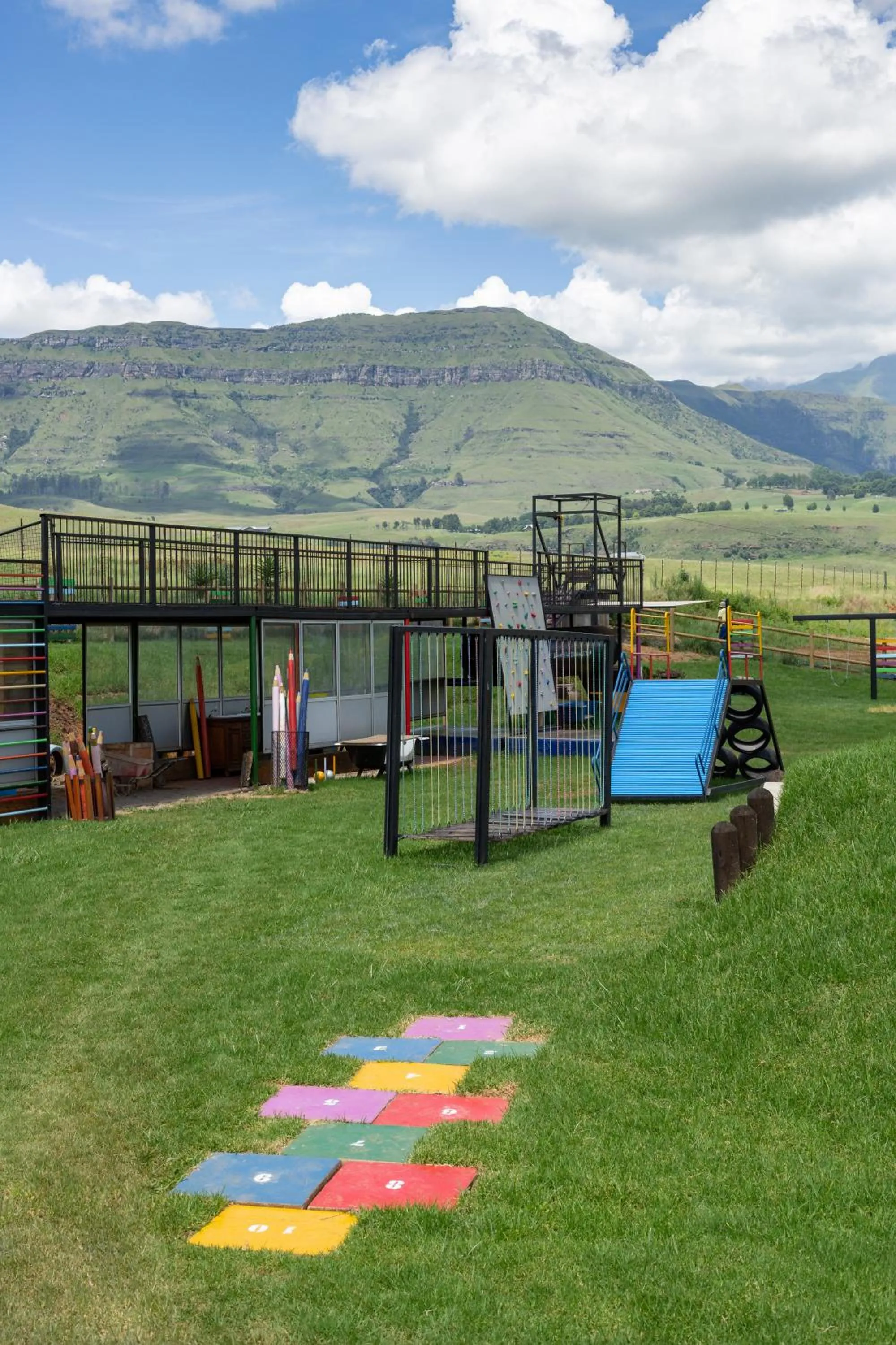 Children play ground in Dragonview Lodge