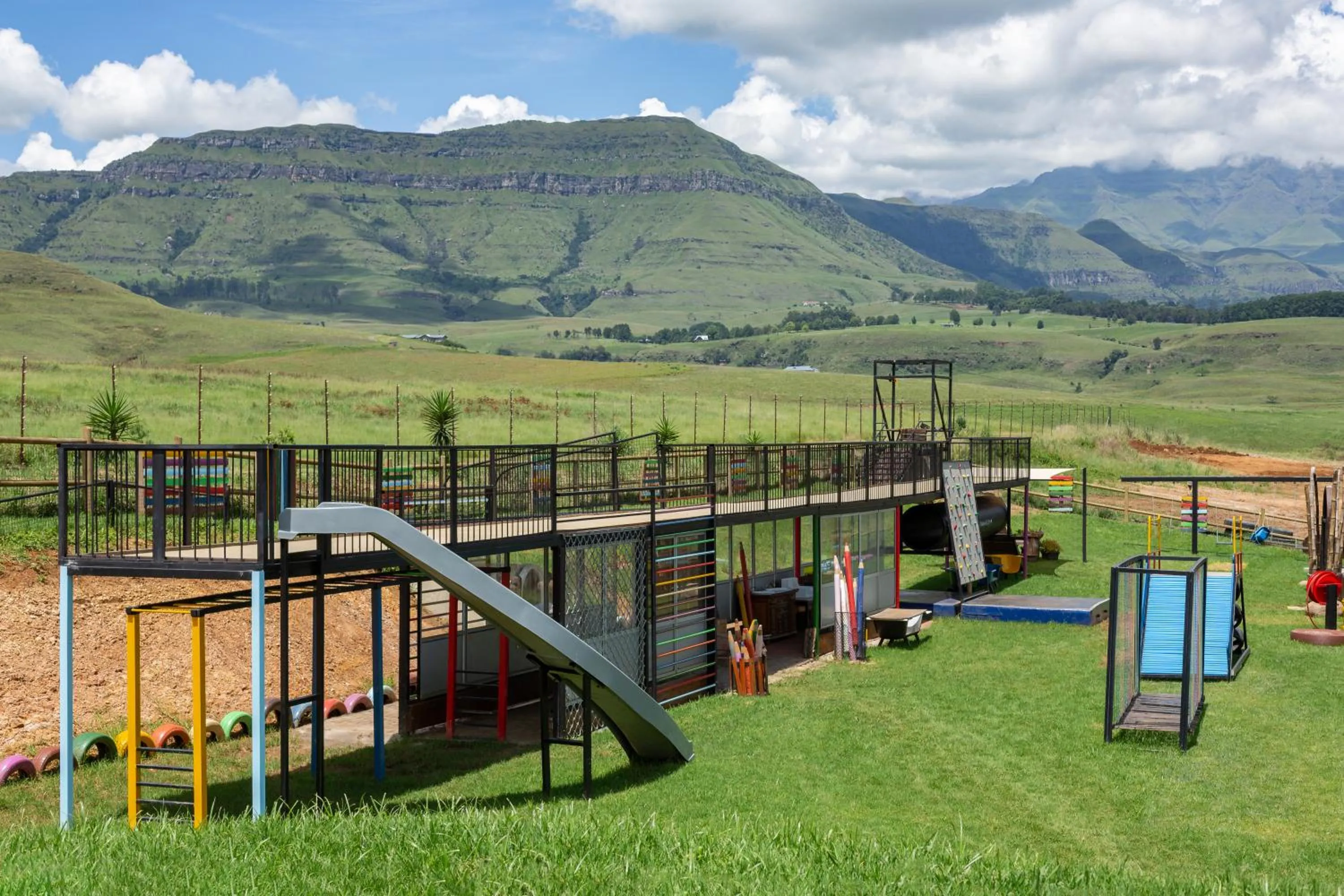 Children play ground in Dragonview Lodge