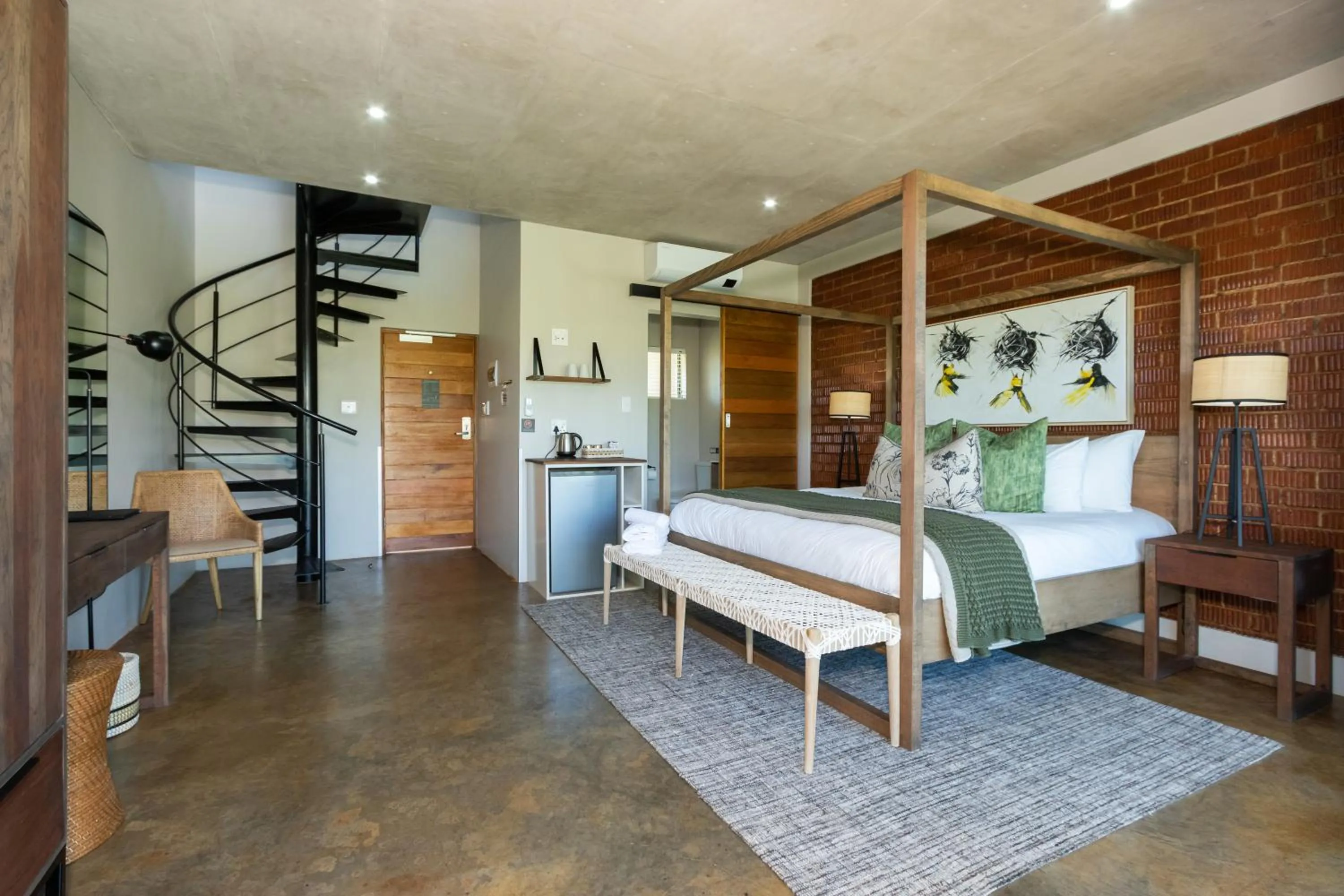 Bedroom, Bed in Dragonview Lodge