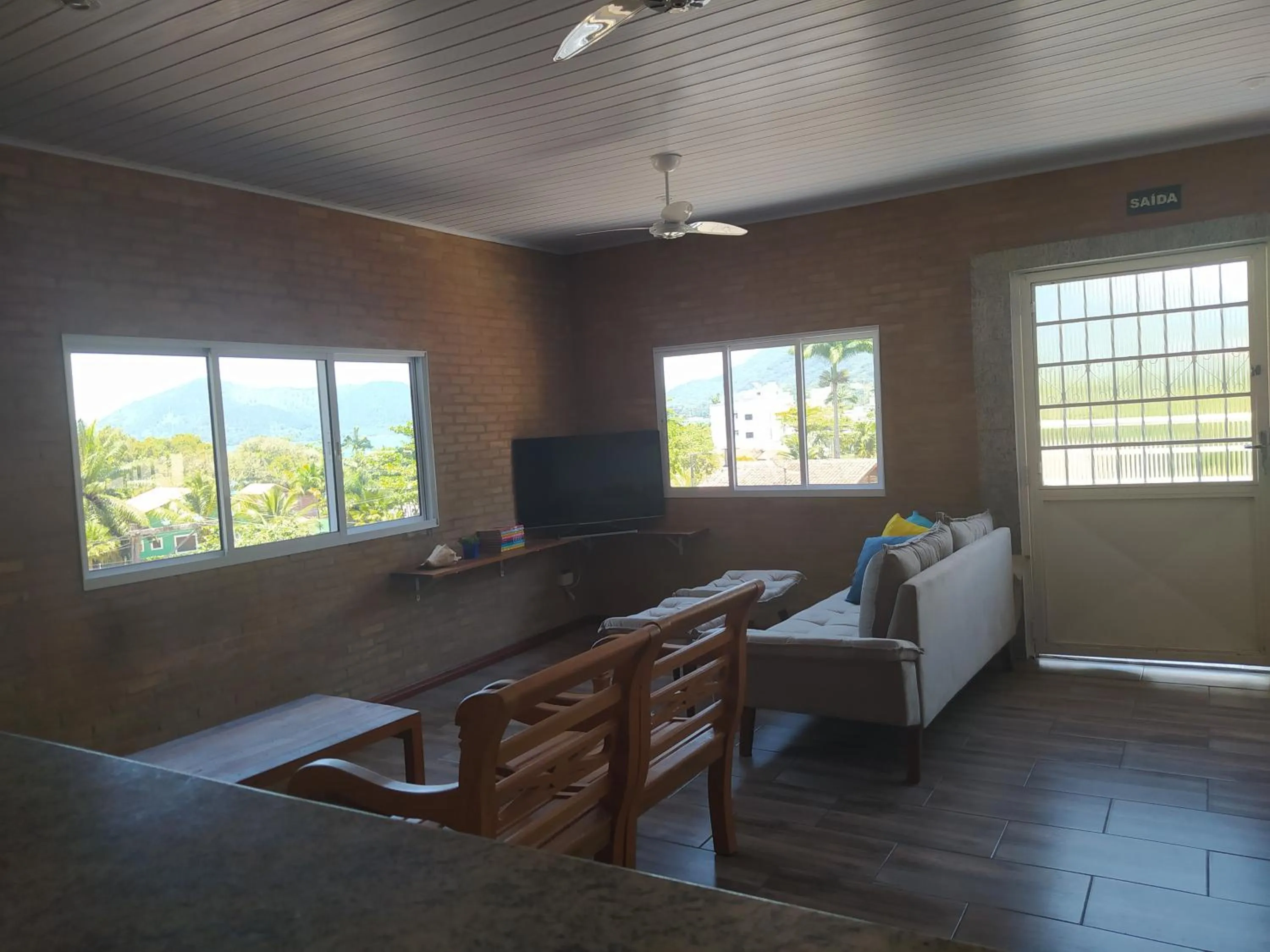 Cobertura na Enseada a 80 m da areia