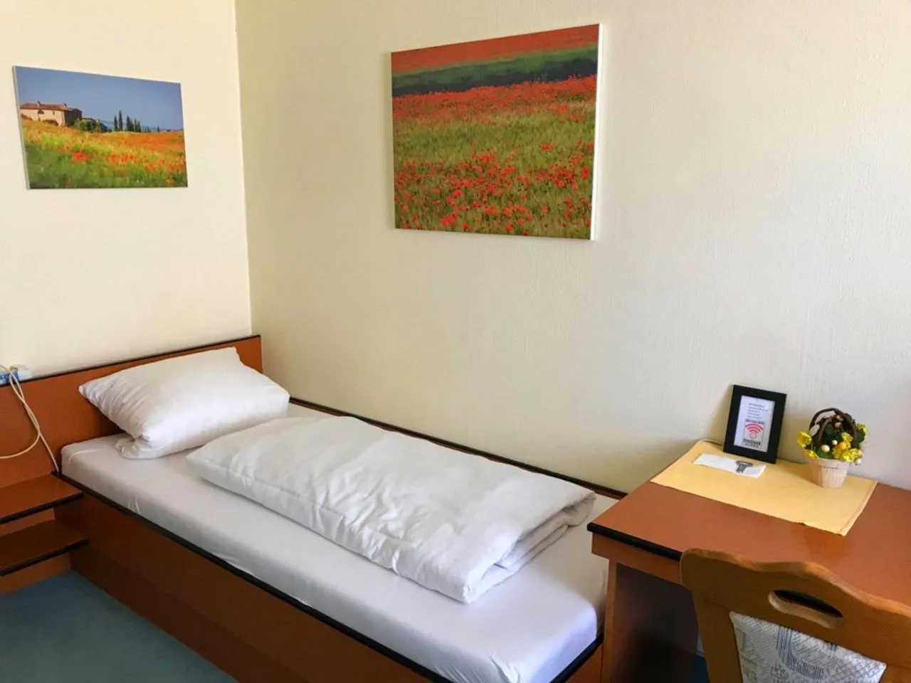 Photo of the whole room, Bed in City-Hotel Kaiserhof