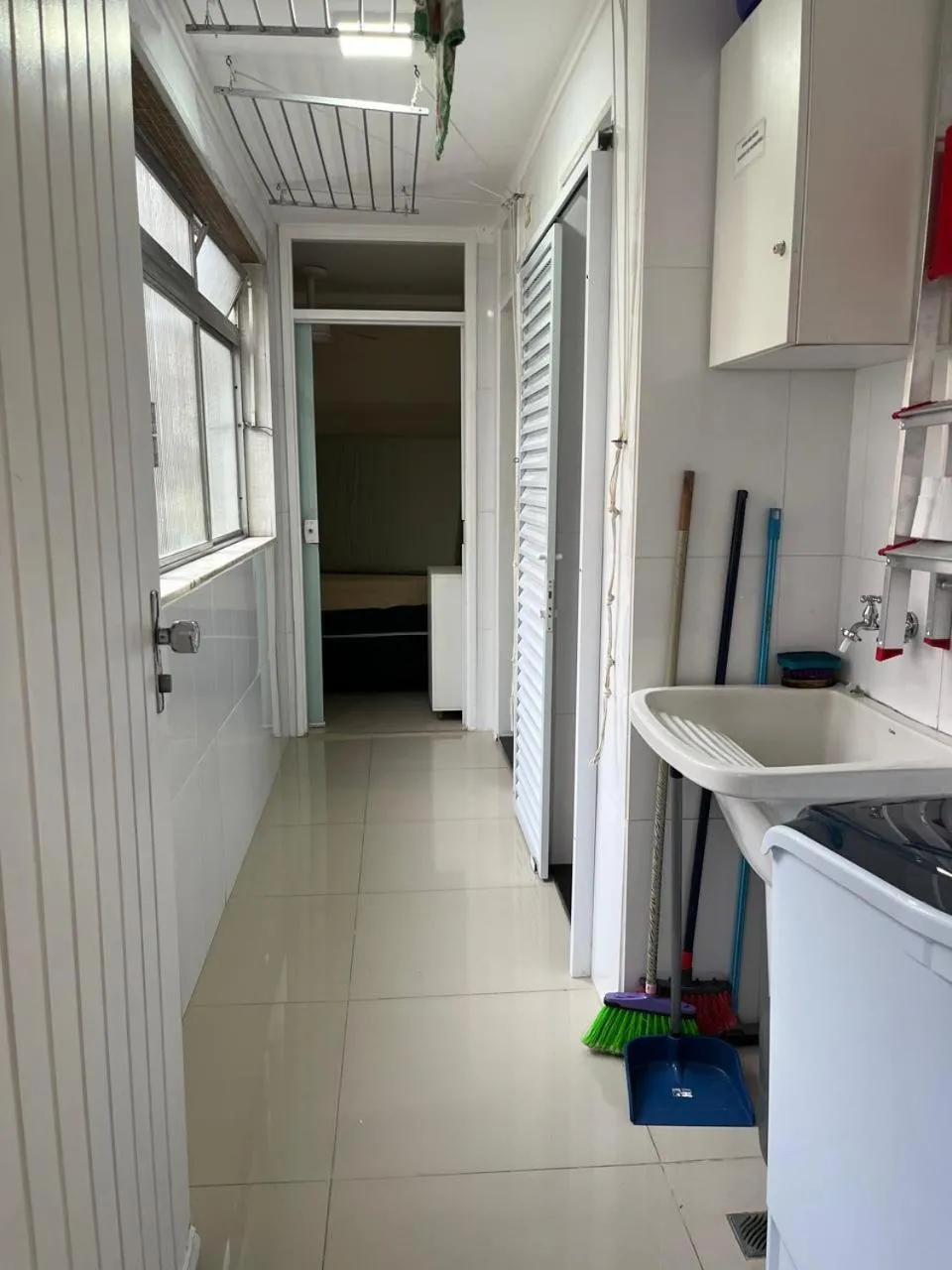 laundry in APARTAMENTO 74 Guarujá Pitangueiras Pé na Areia Vista para o Mar 7º Andar