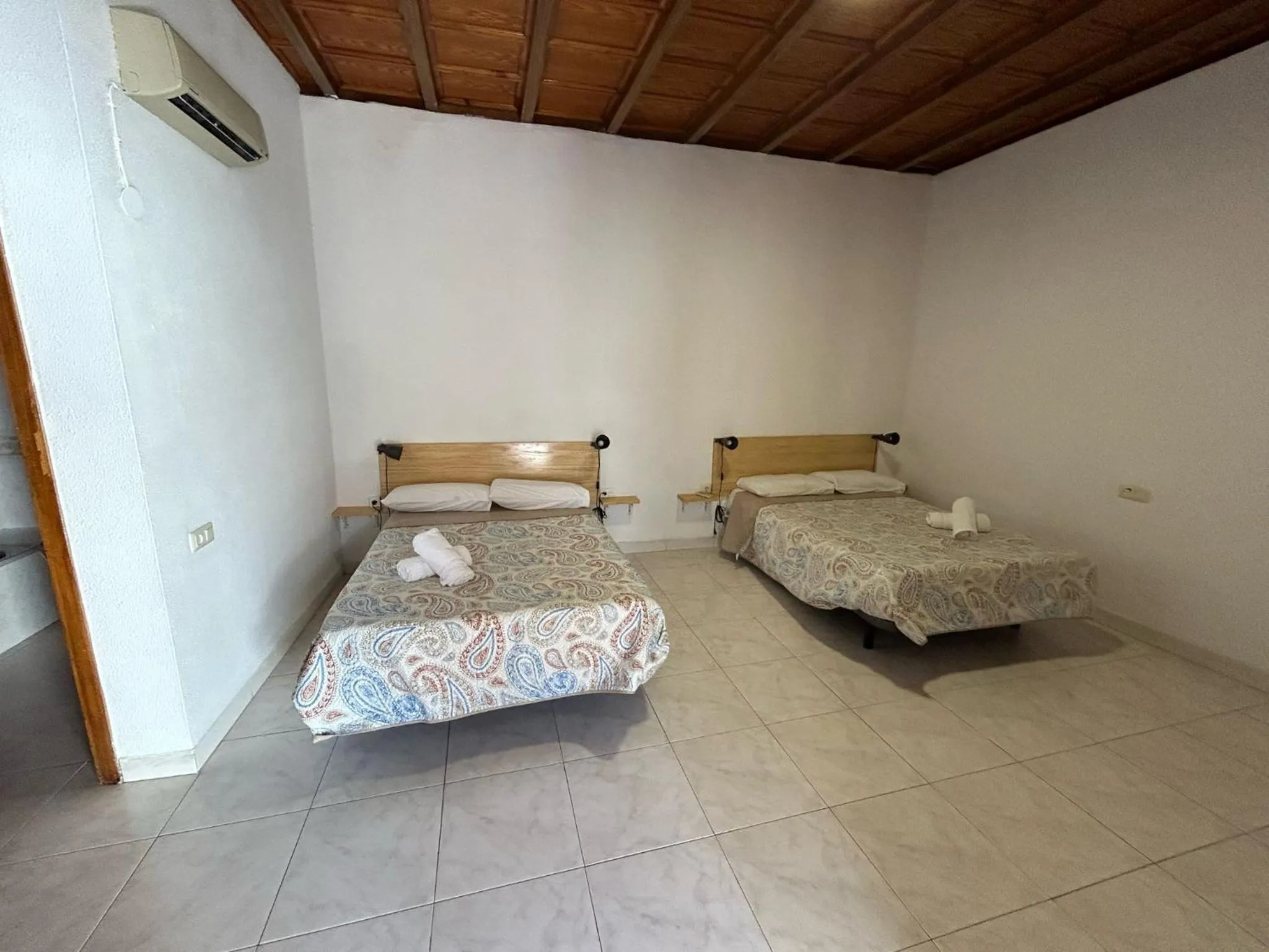 Photo of the whole room, Bed in Arc House Córdoba Only Adults