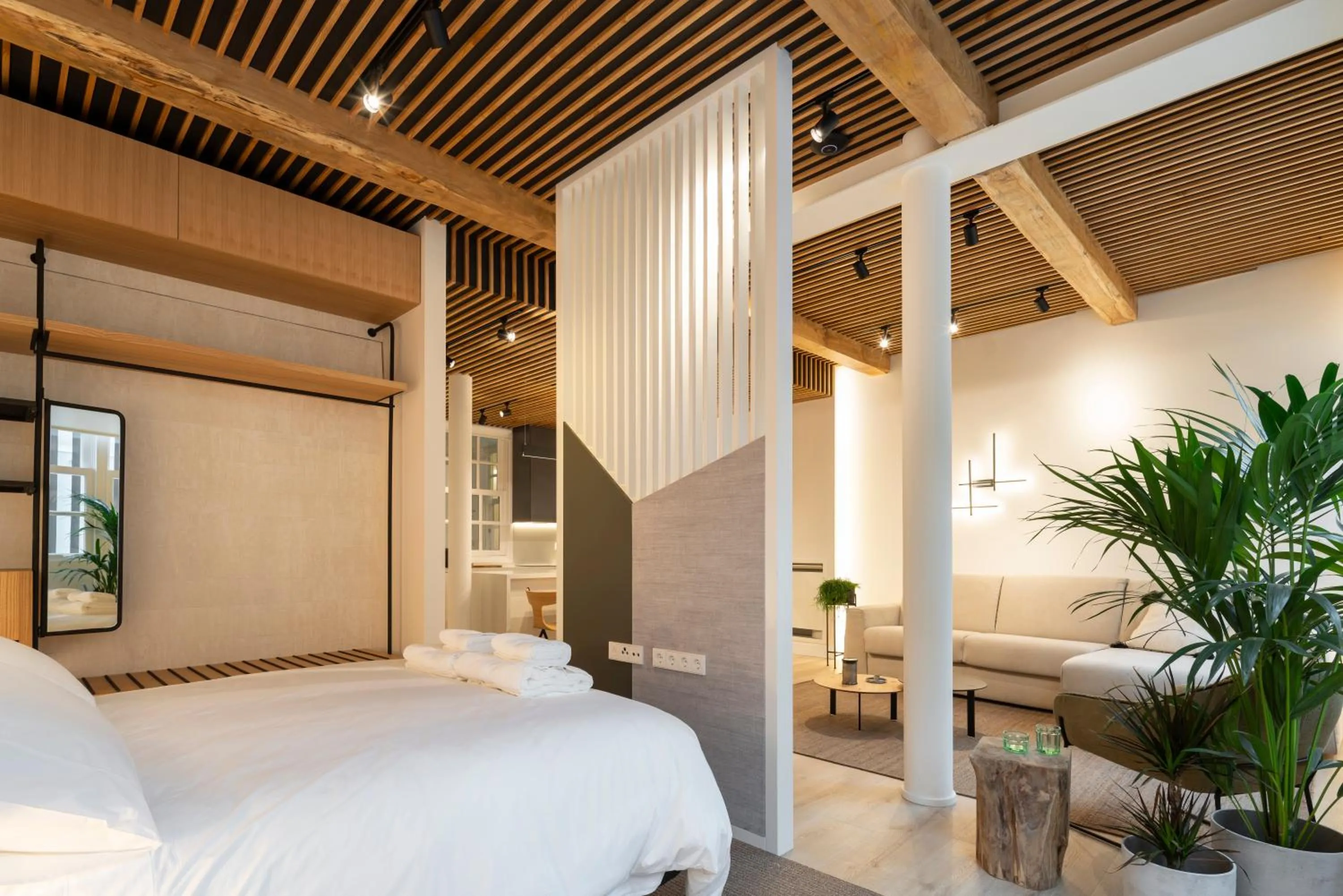 Photo of the whole room, Bed in NORO Plaza