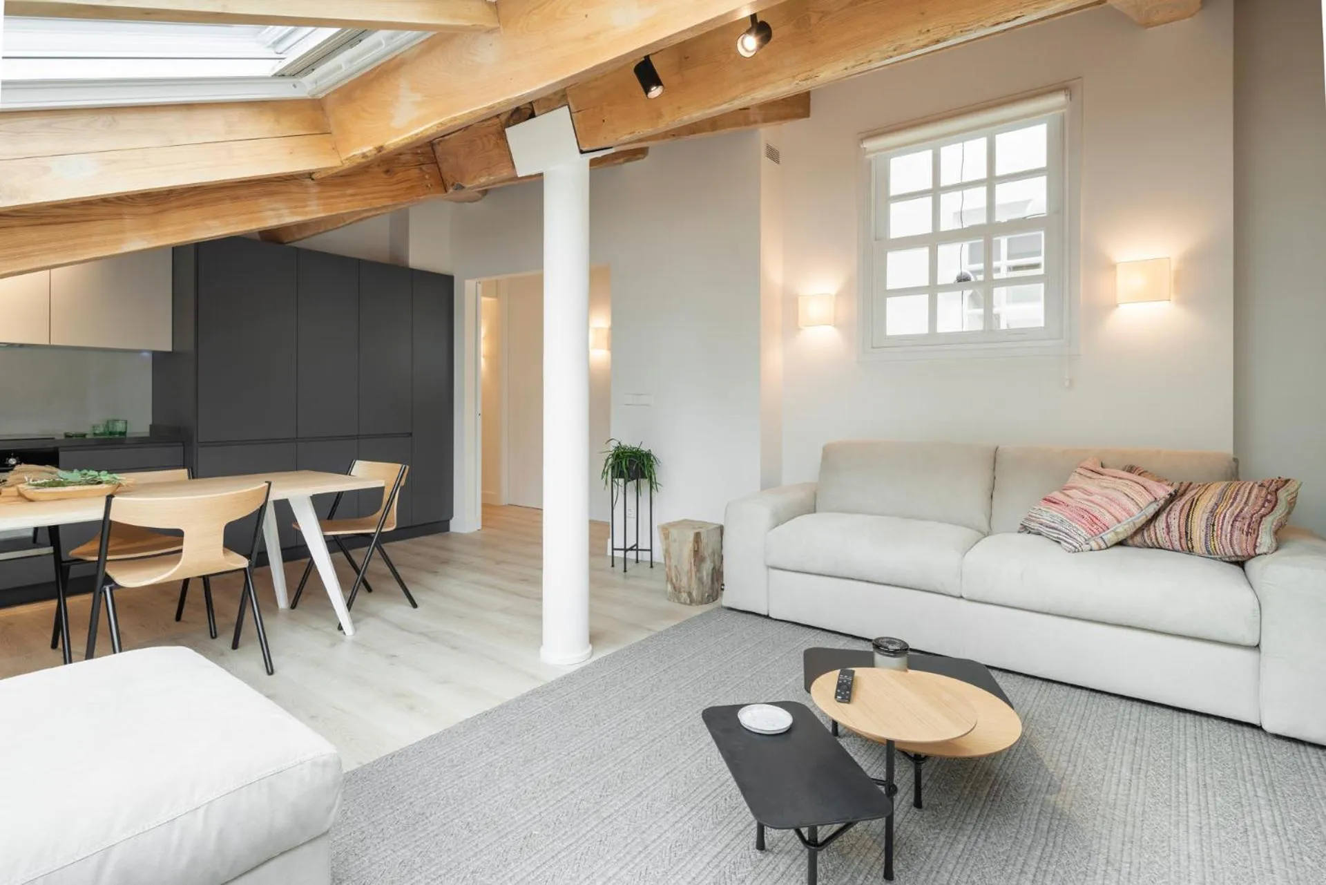 Photo of the whole room in NORO Plaza