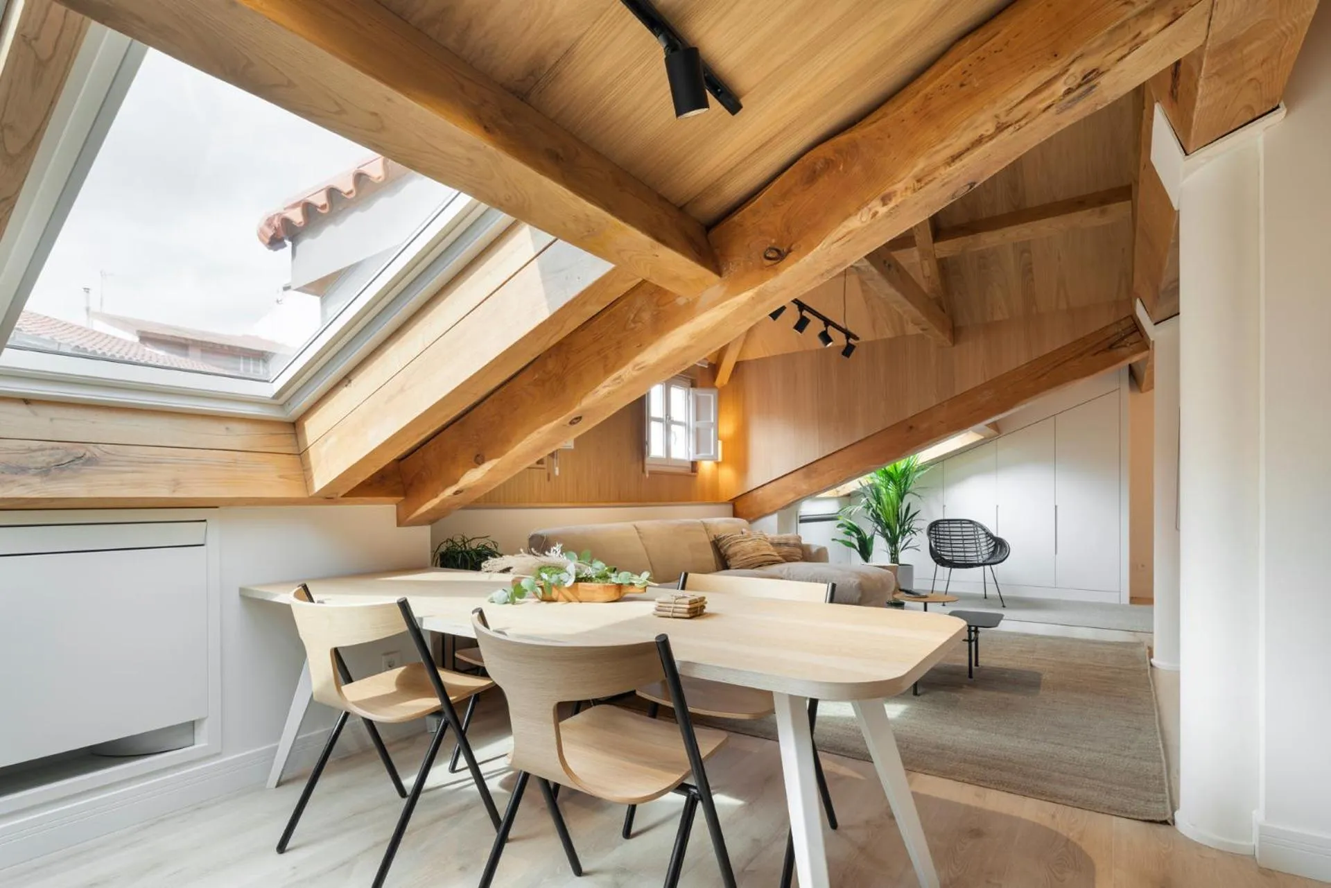 Dining area in NORO Plaza