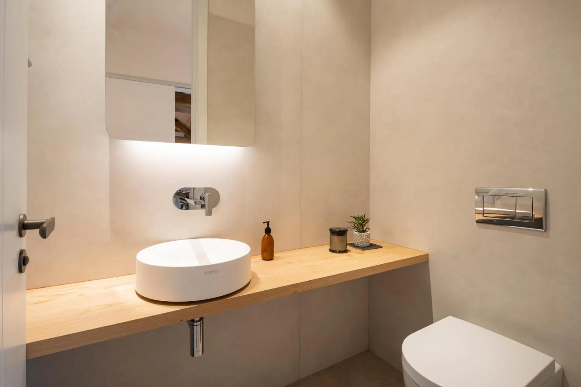 Bathroom in NORO Plaza