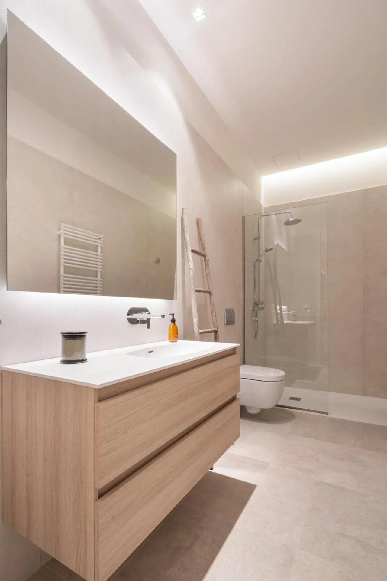 Bathroom in NORO Plaza