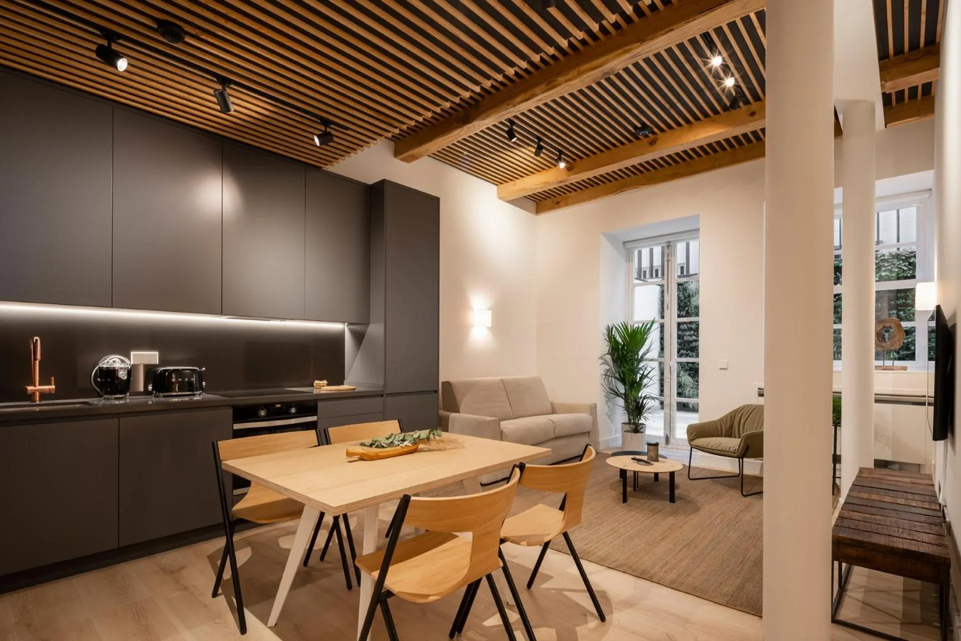 Photo of the whole room in NORO Plaza