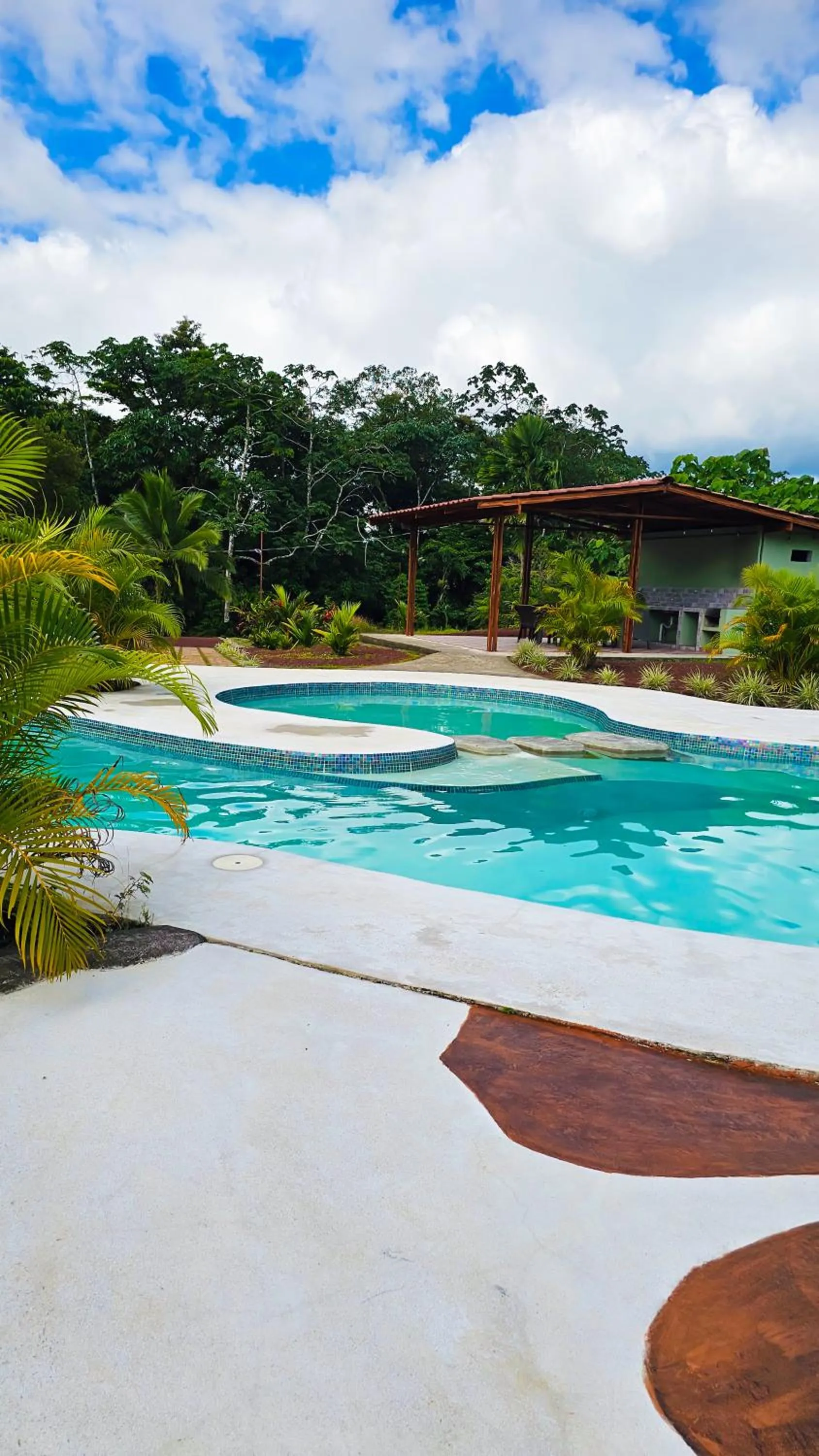 Swimming pool in Confort Arenal