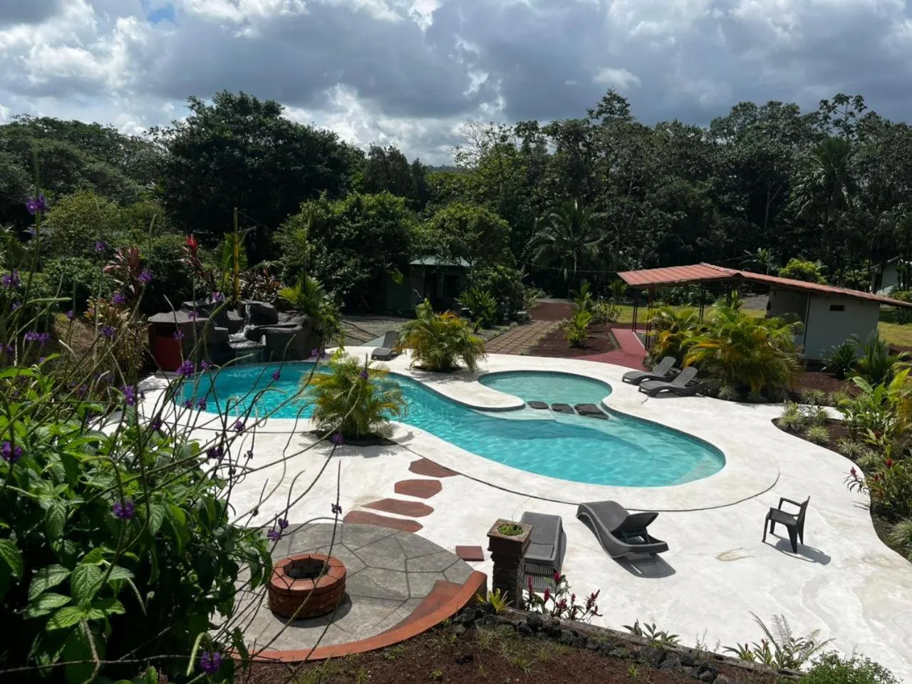 Swimming pool in Confort Arenal