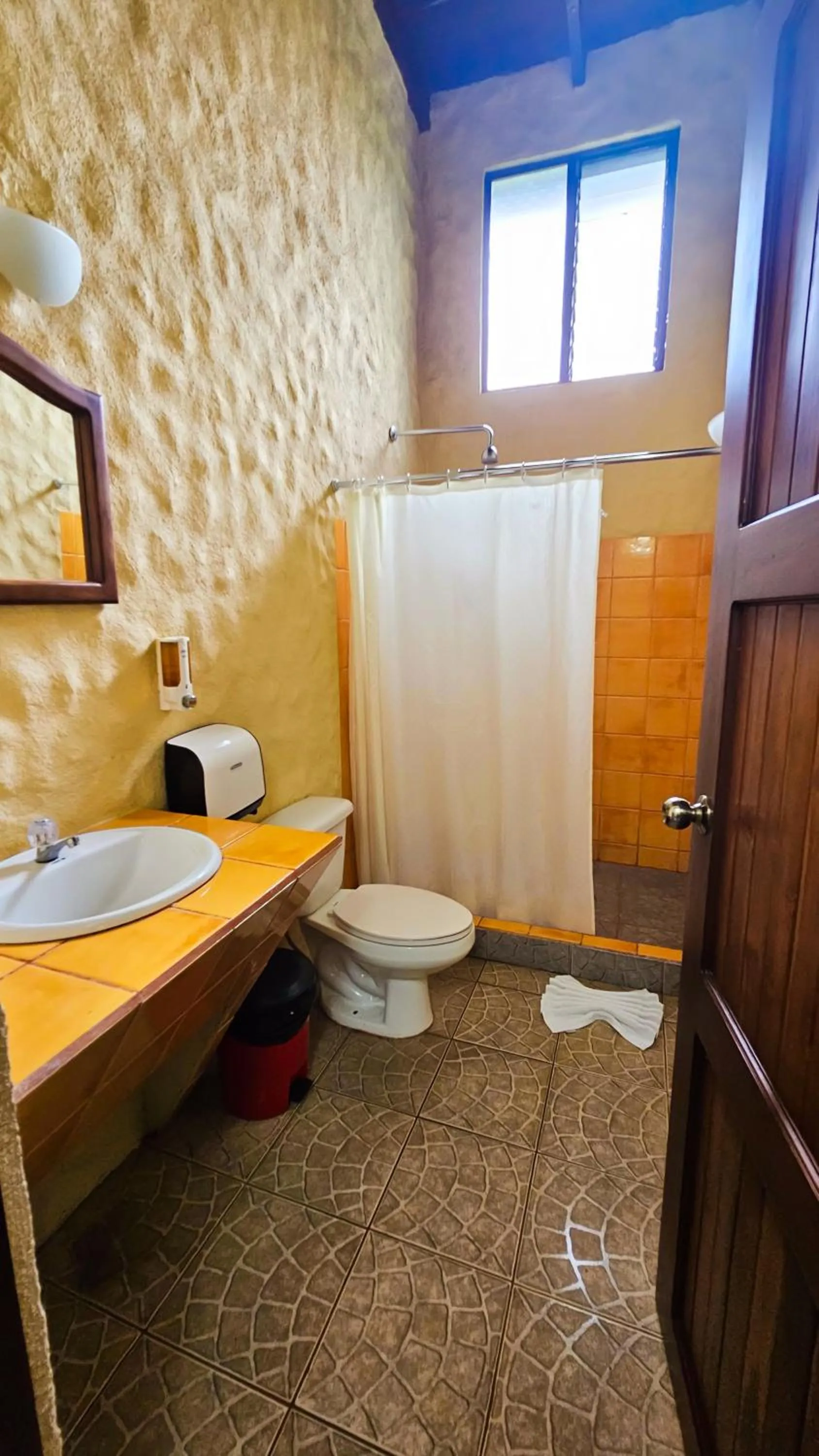 Bathroom in Confort Arenal
