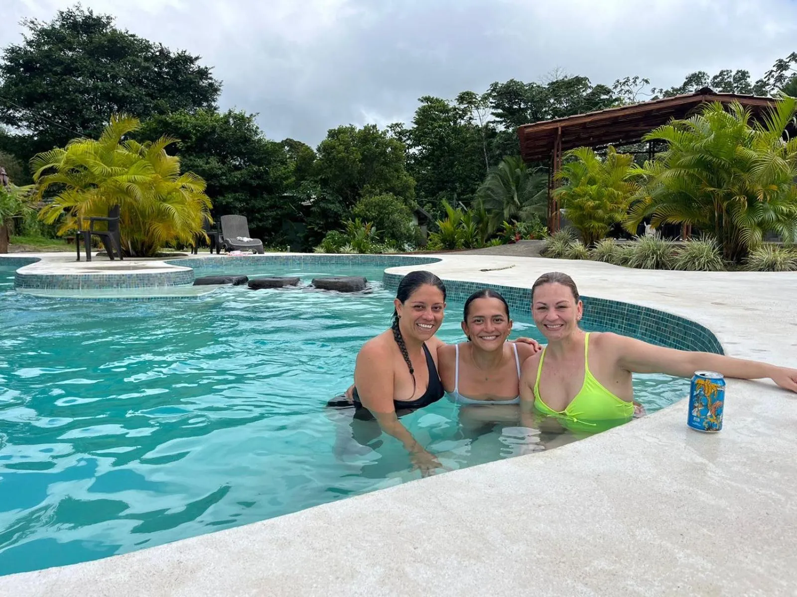 group of guests in Confort Arenal