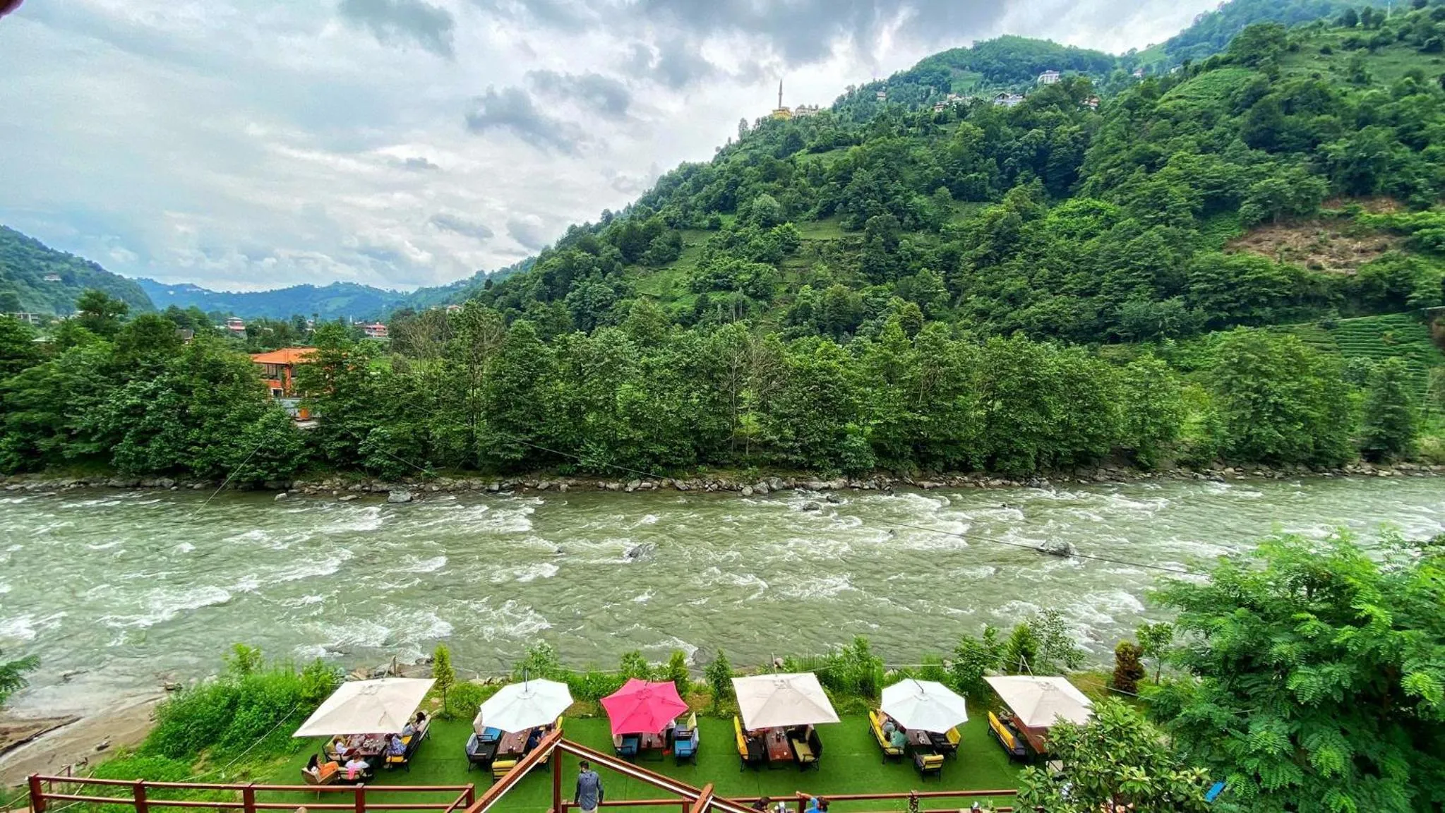 Restaurant/places to eat in River Didi Otel