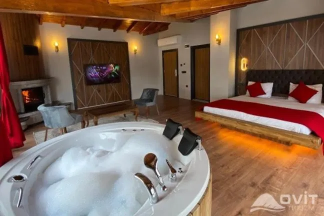 Communal lounge/ TV room, Bed in River Didi Otel