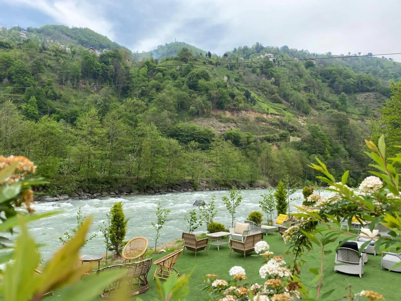 Restaurant/places to eat in River Didi Otel