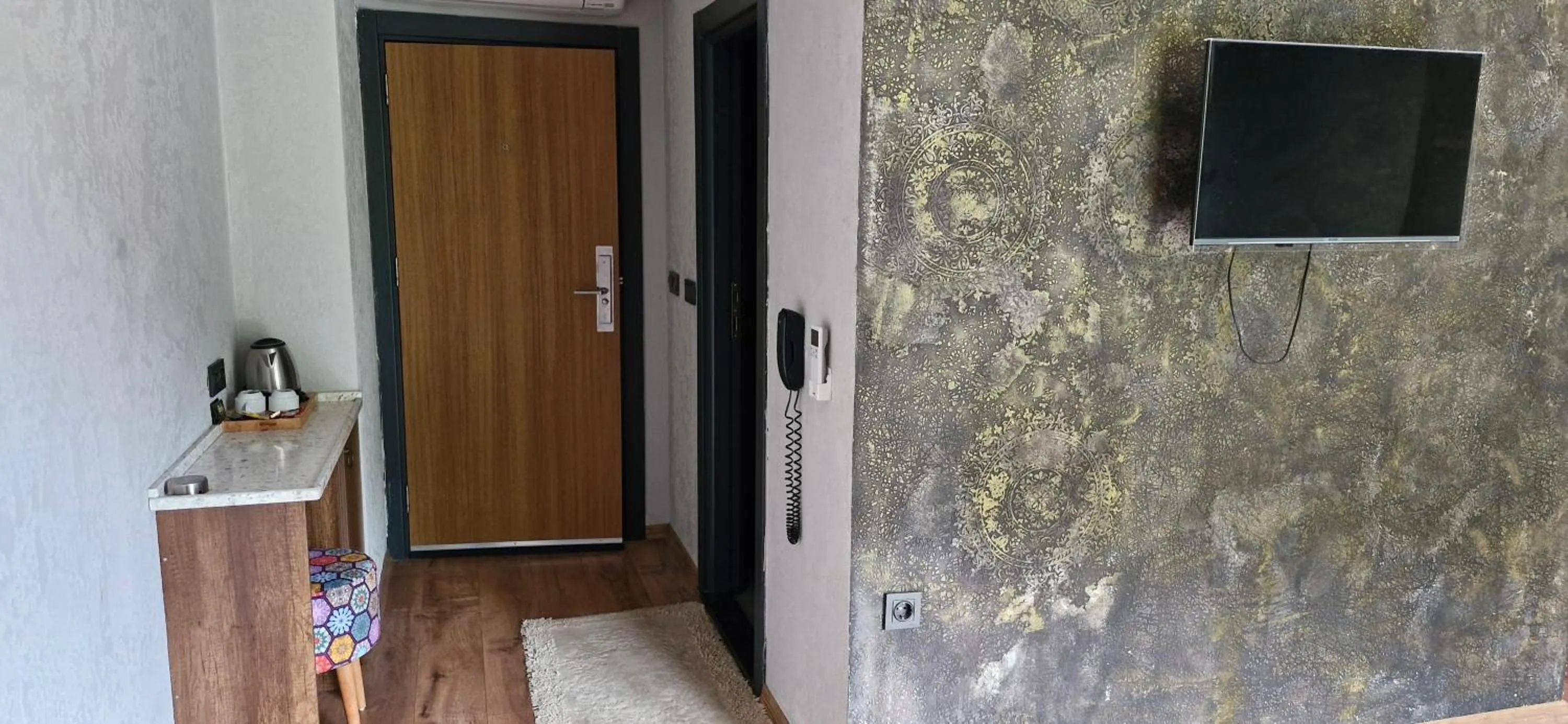 Communal lounge/ TV room in River Didi Otel