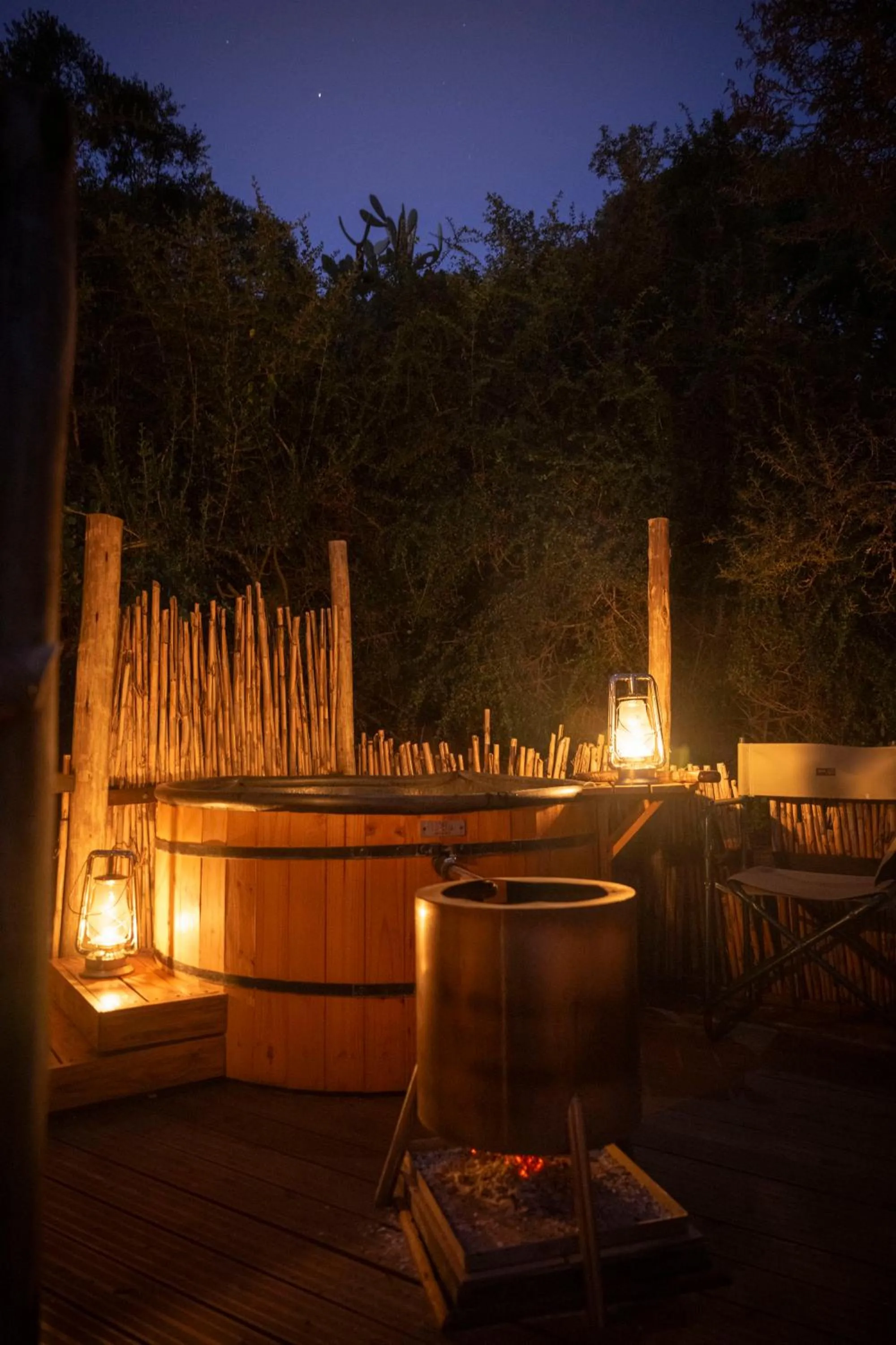 Hot Tub in Quatermain's 1920's Safari Camp – Amakhala Game Reserve