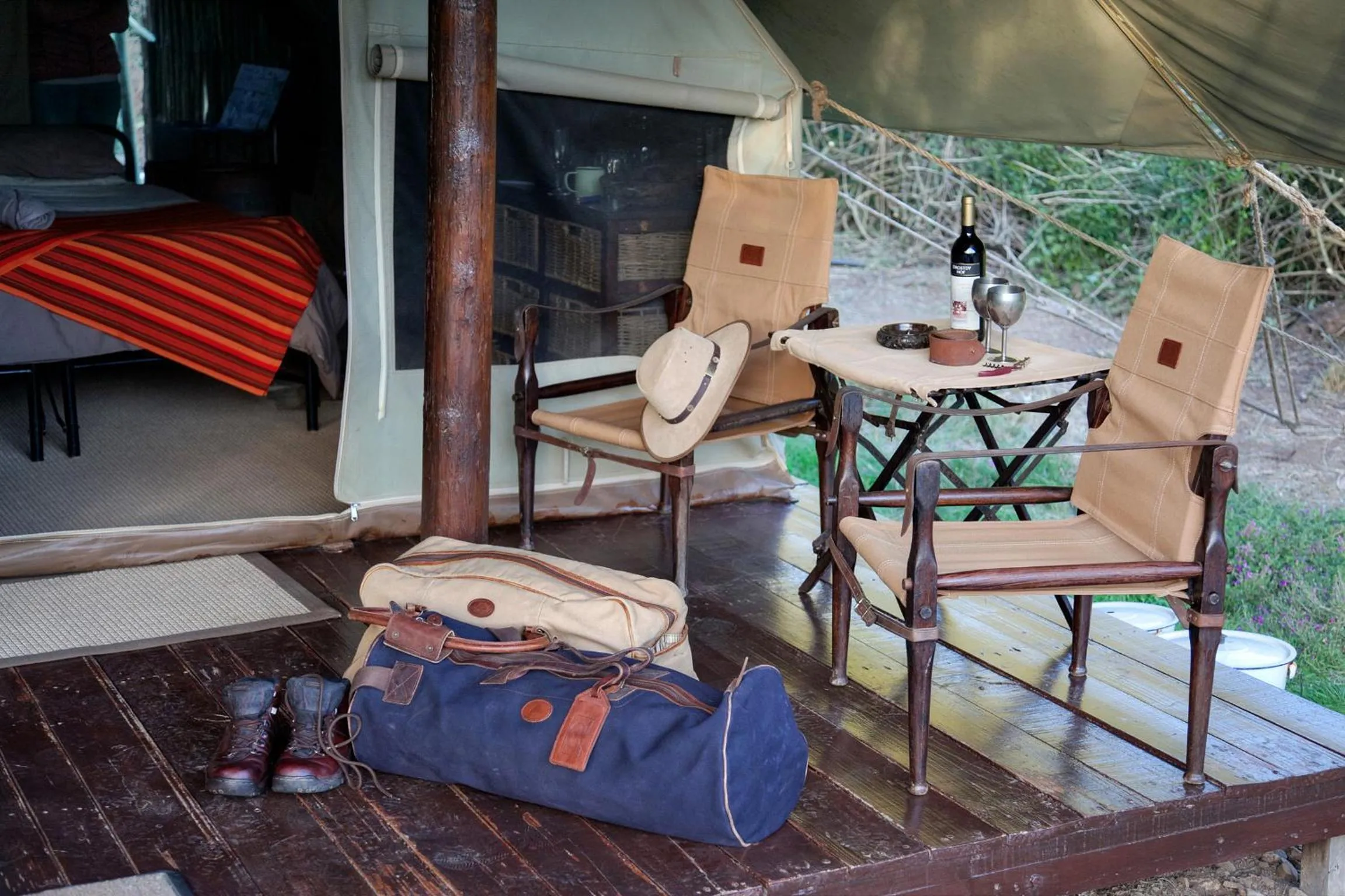 Bedroom in Quatermain's 1920's Safari Camp – Amakhala Game Reserve