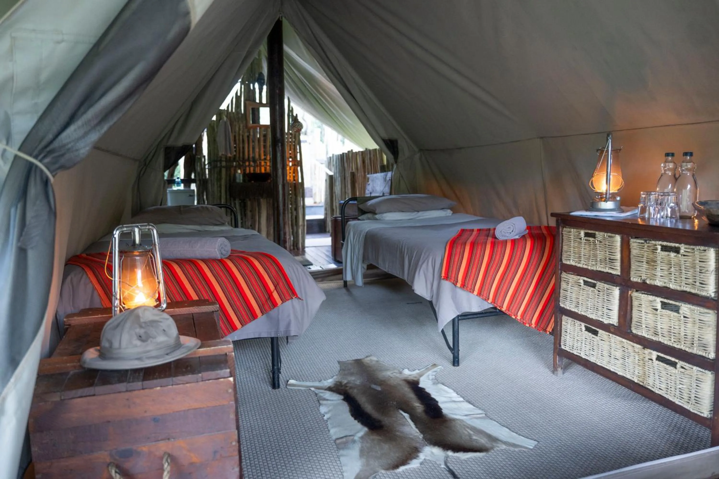Bedroom, Bed in Quatermain's 1920's Safari Camp – Amakhala Game Reserve