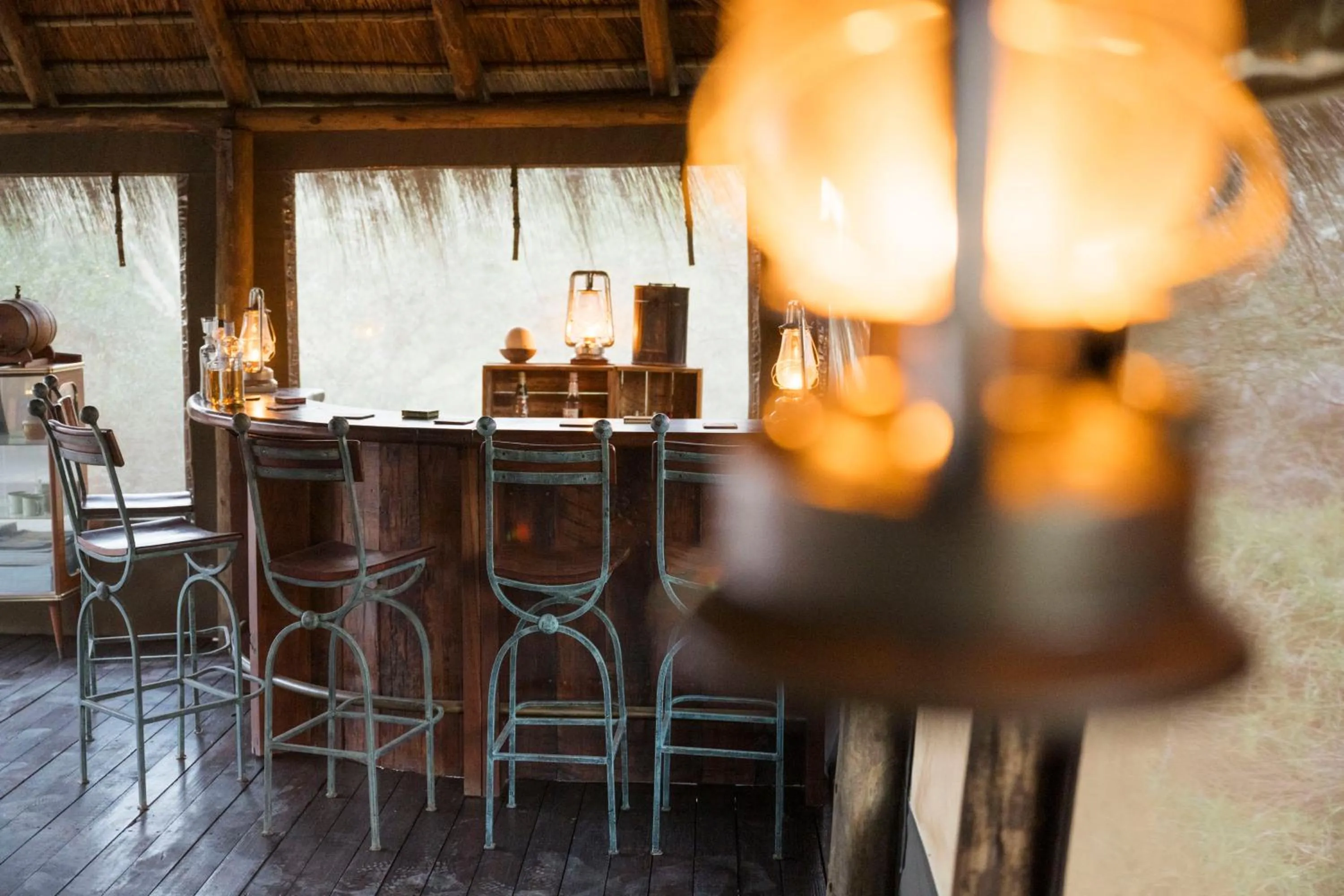 Lounge or bar in Quatermain's 1920's Safari Camp – Amakhala Game Reserve