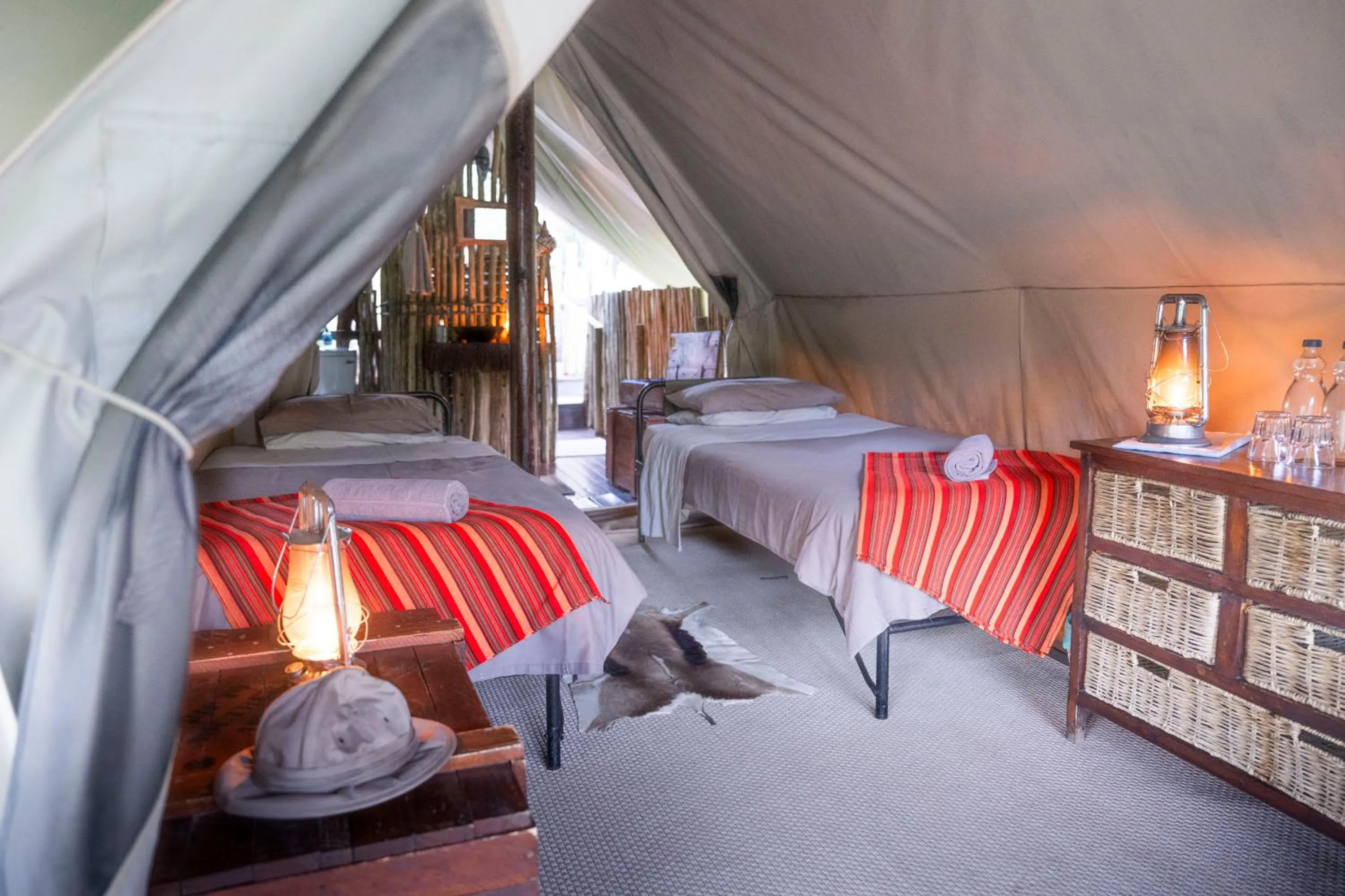 Bedroom, Bed in Quatermain's 1920's Safari Camp – Amakhala Game Reserve