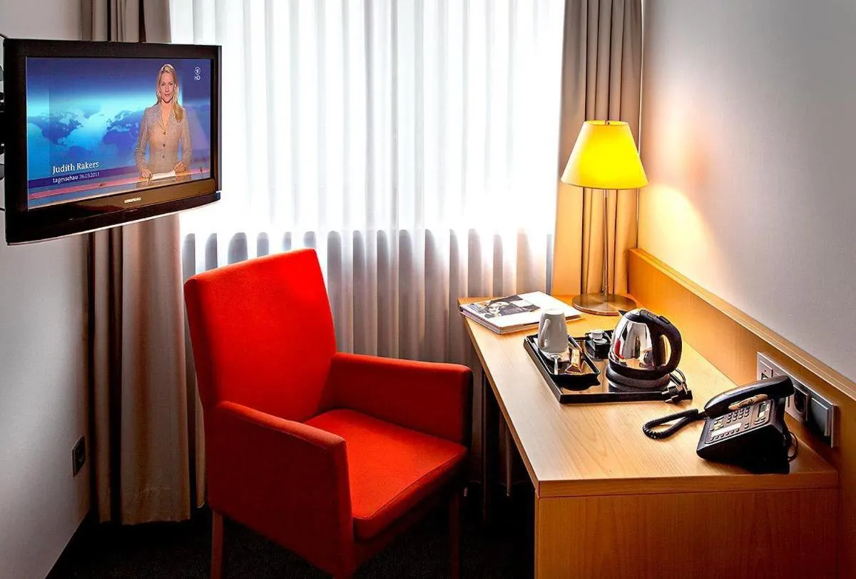Day, TV/Entertainment Center in Hotel Spenerhaus
