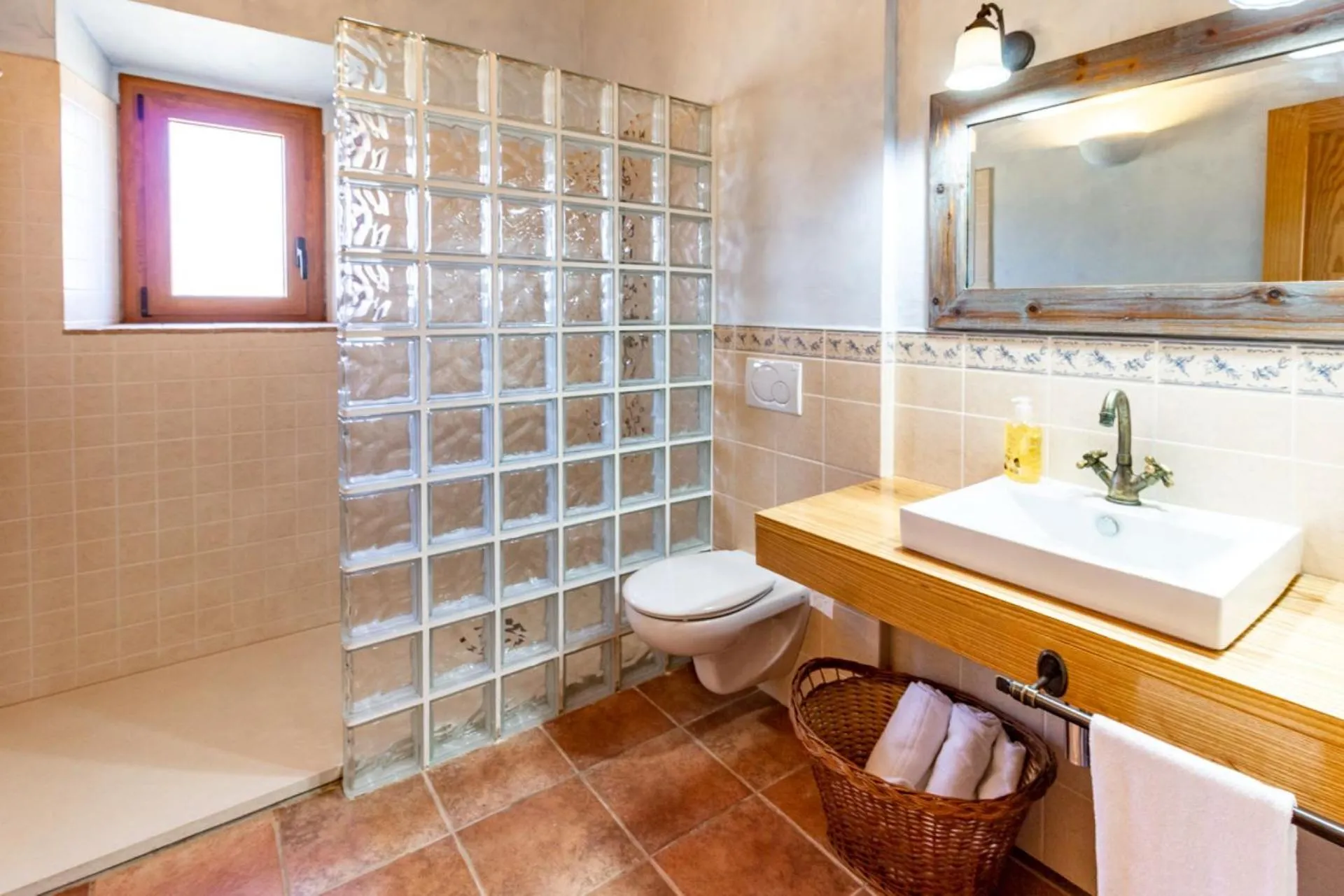 Bathroom in Casa Rural Can Ginesta