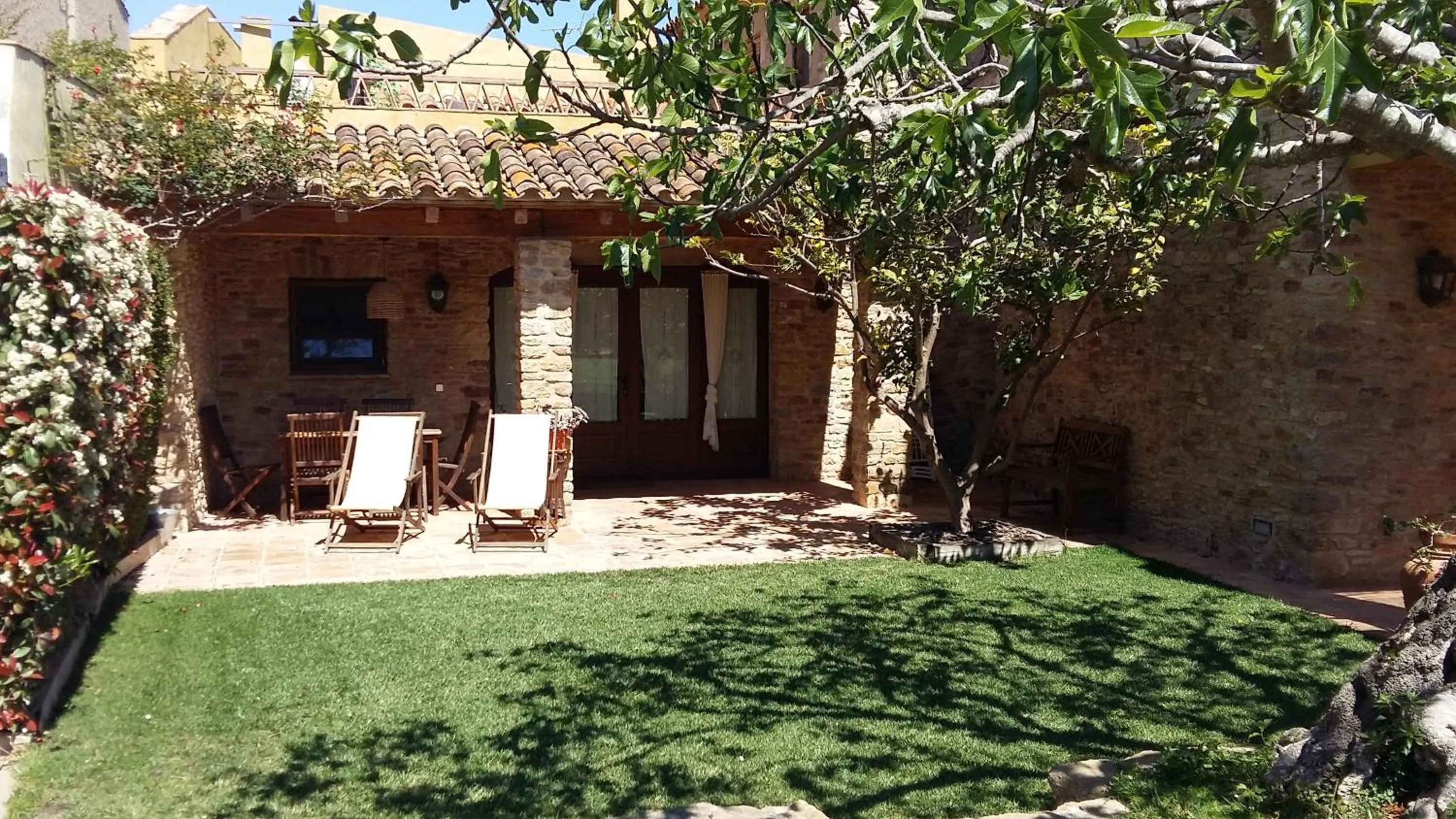 Garden view in Casa Rural Can Ginesta