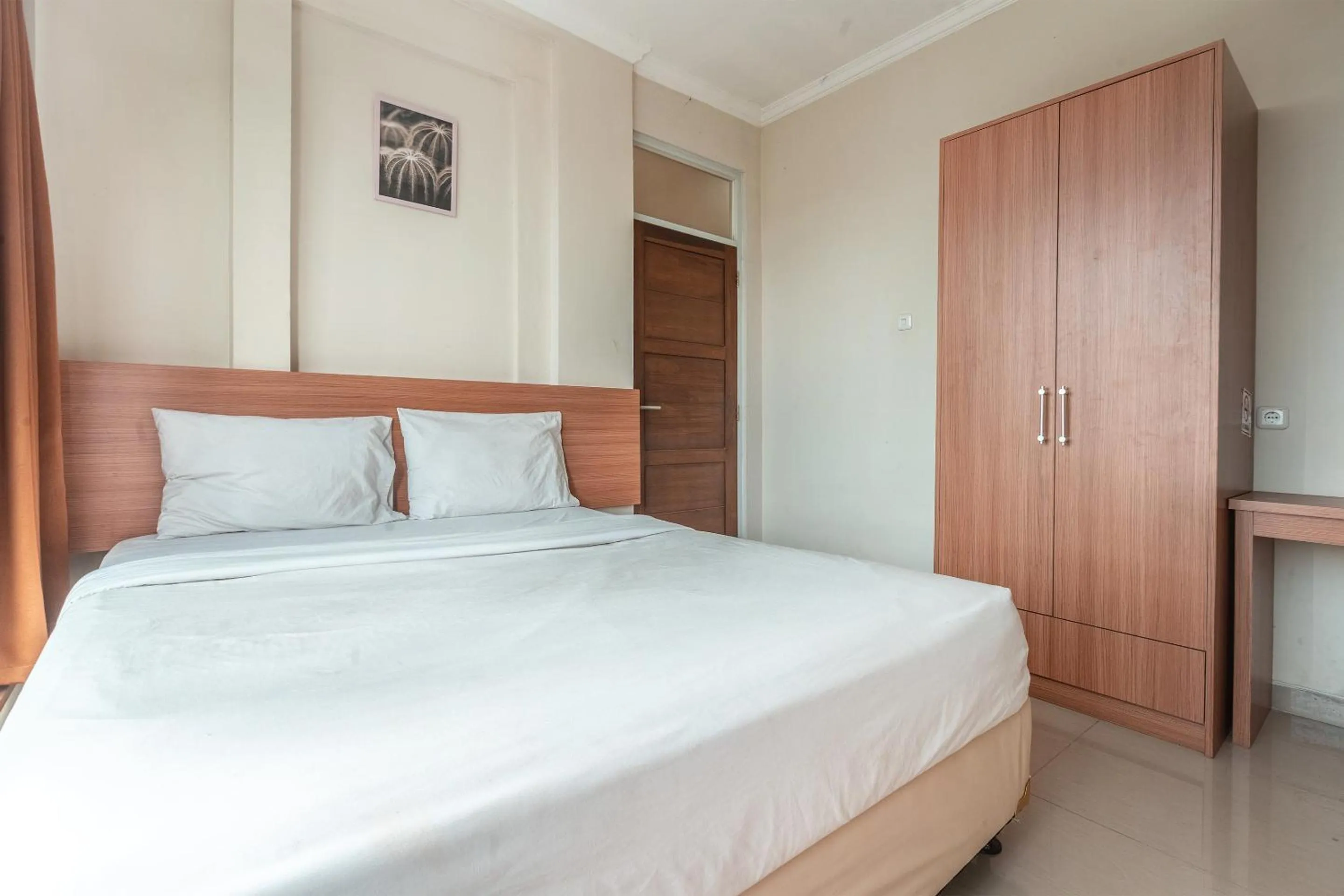 Photo of the whole room, Bed in The Kartini 8 Residence - Mangga Besar