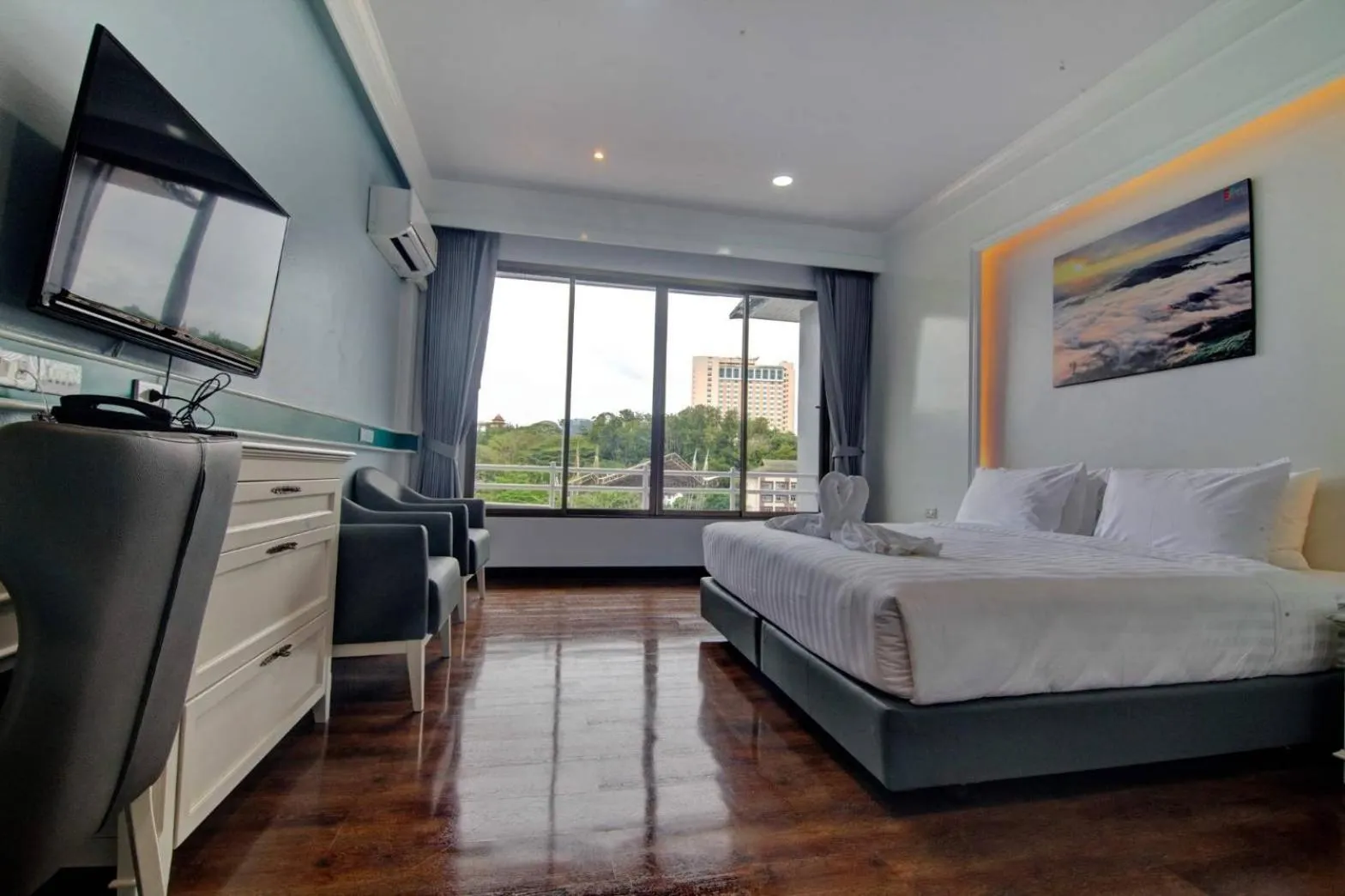 Bedroom, Bed in Grandview Landmark Betong Hotel