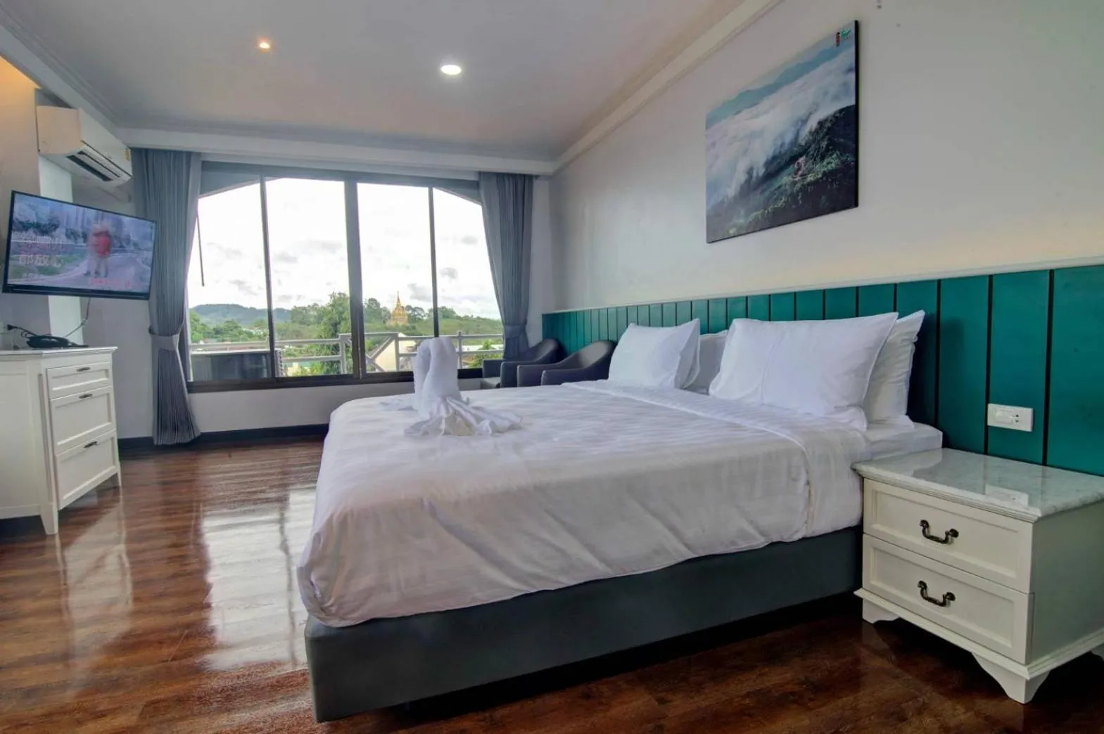 Photo of the whole room, Bed in Grandview Landmark Betong Hotel