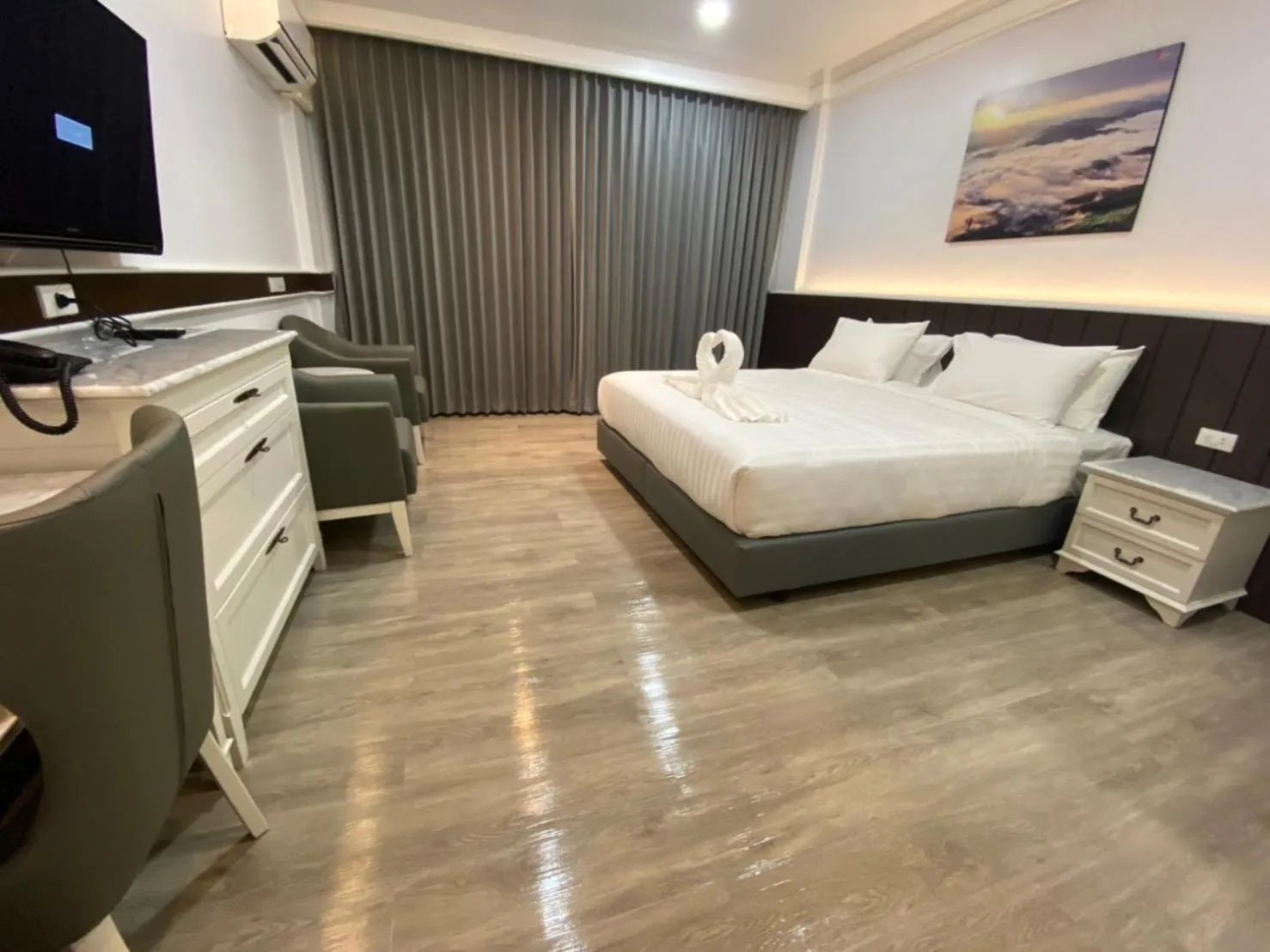 Bed in Grandview Landmark Betong Hotel