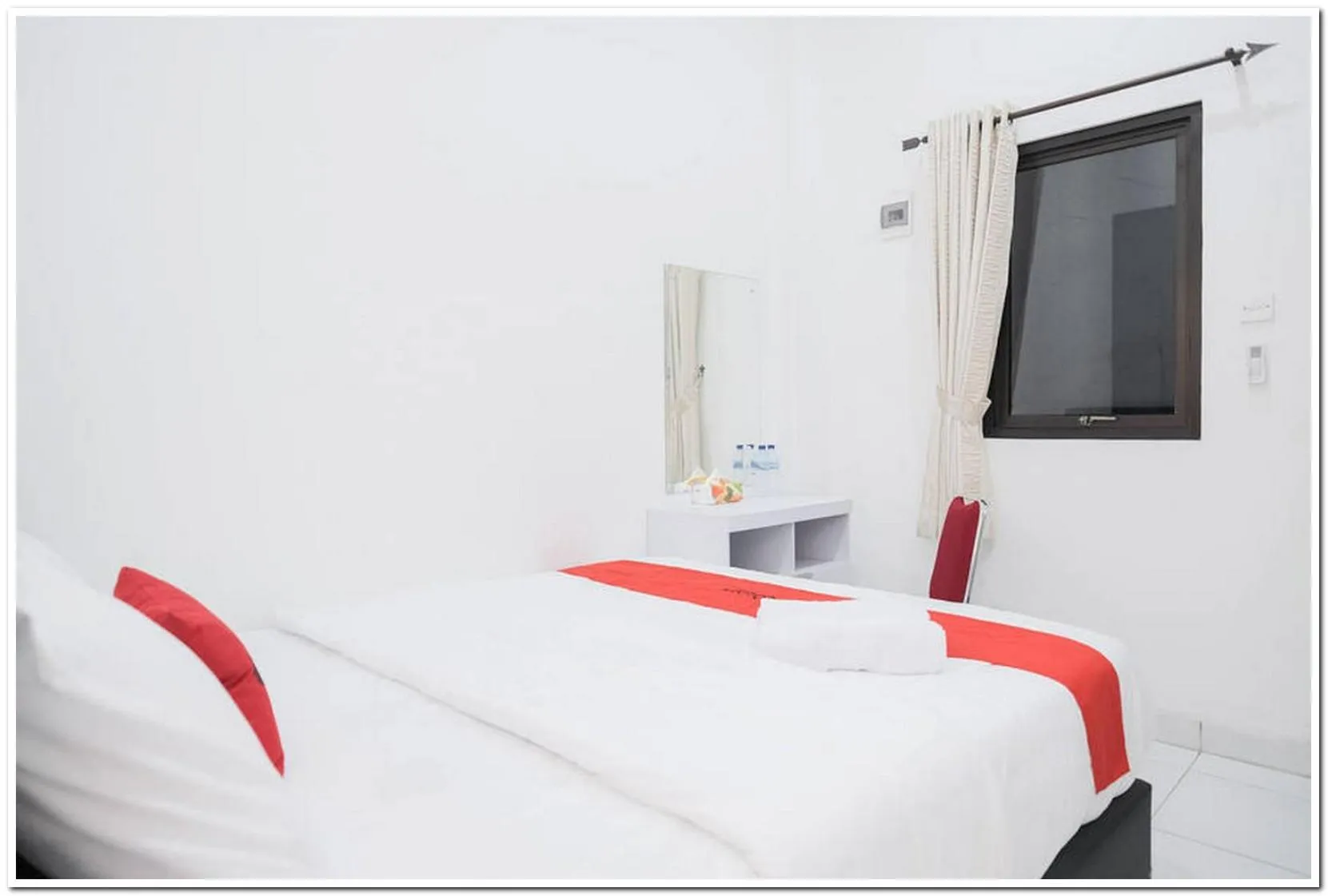 Bedroom, Bed in RedDoorz near Kota Tua 2