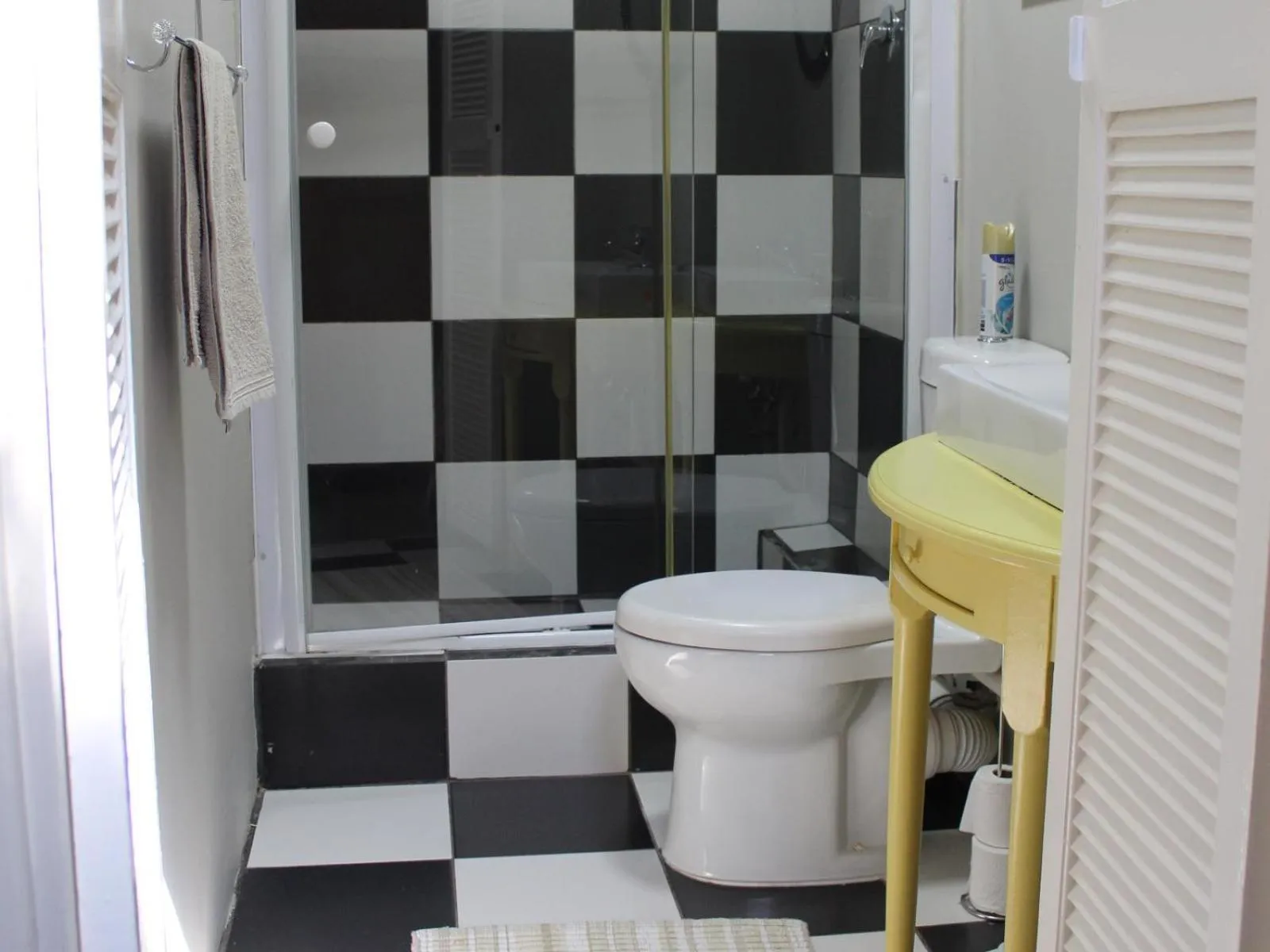 Shower in 4 Elements lodge