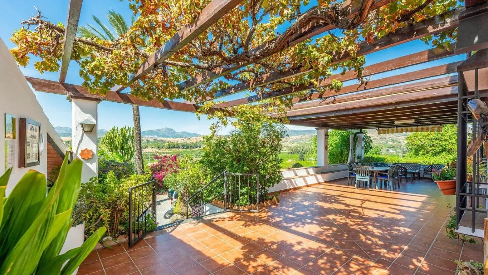 Property building in Casa La Vina del Arenal Pizarra by Ruralidays