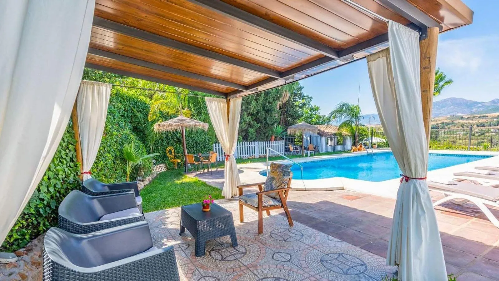 Property building in Casa La Vina del Arenal Pizarra by Ruralidays