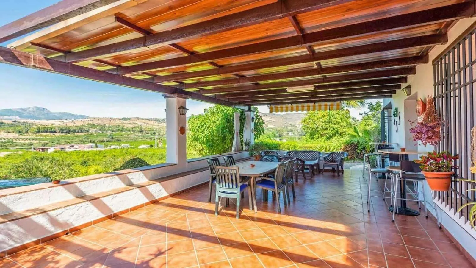 Property building in Casa La Vina del Arenal Pizarra by Ruralidays
