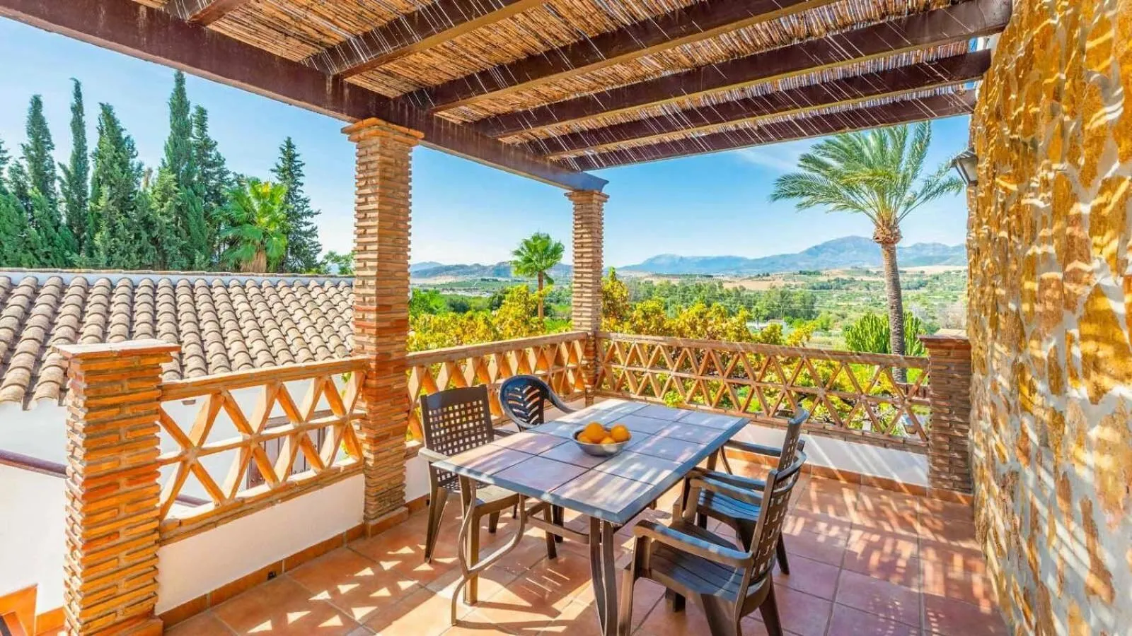 Property building in Casa La Vina del Arenal Pizarra by Ruralidays