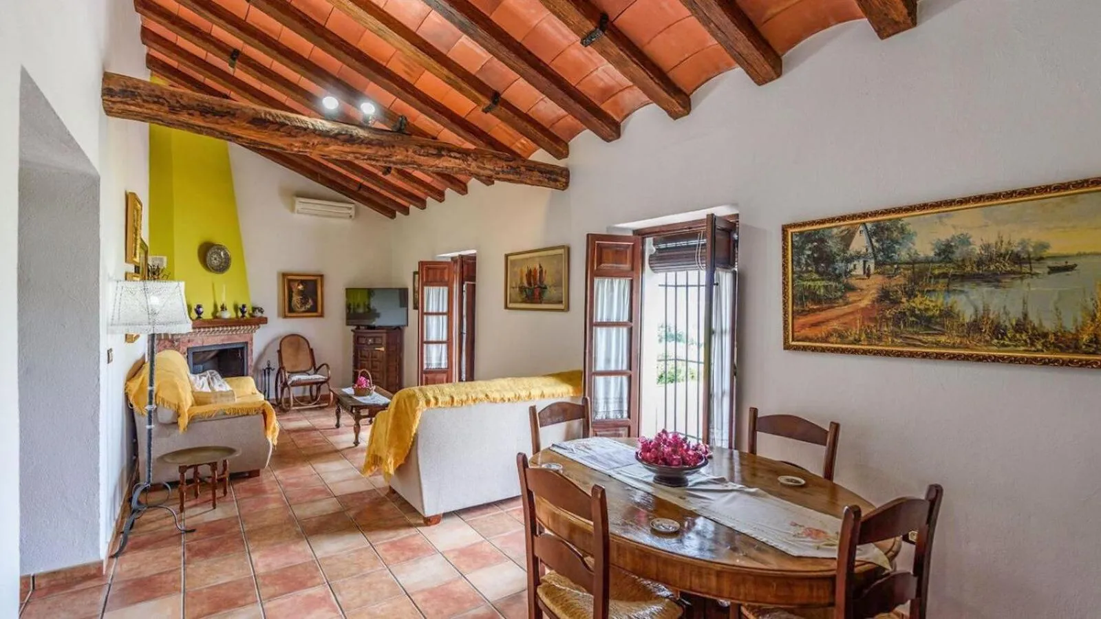 Living room in Casa La Vina del Arenal Pizarra by Ruralidays