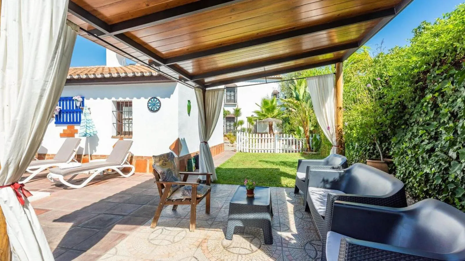 Property building in Casa La Vina del Arenal Pizarra by Ruralidays