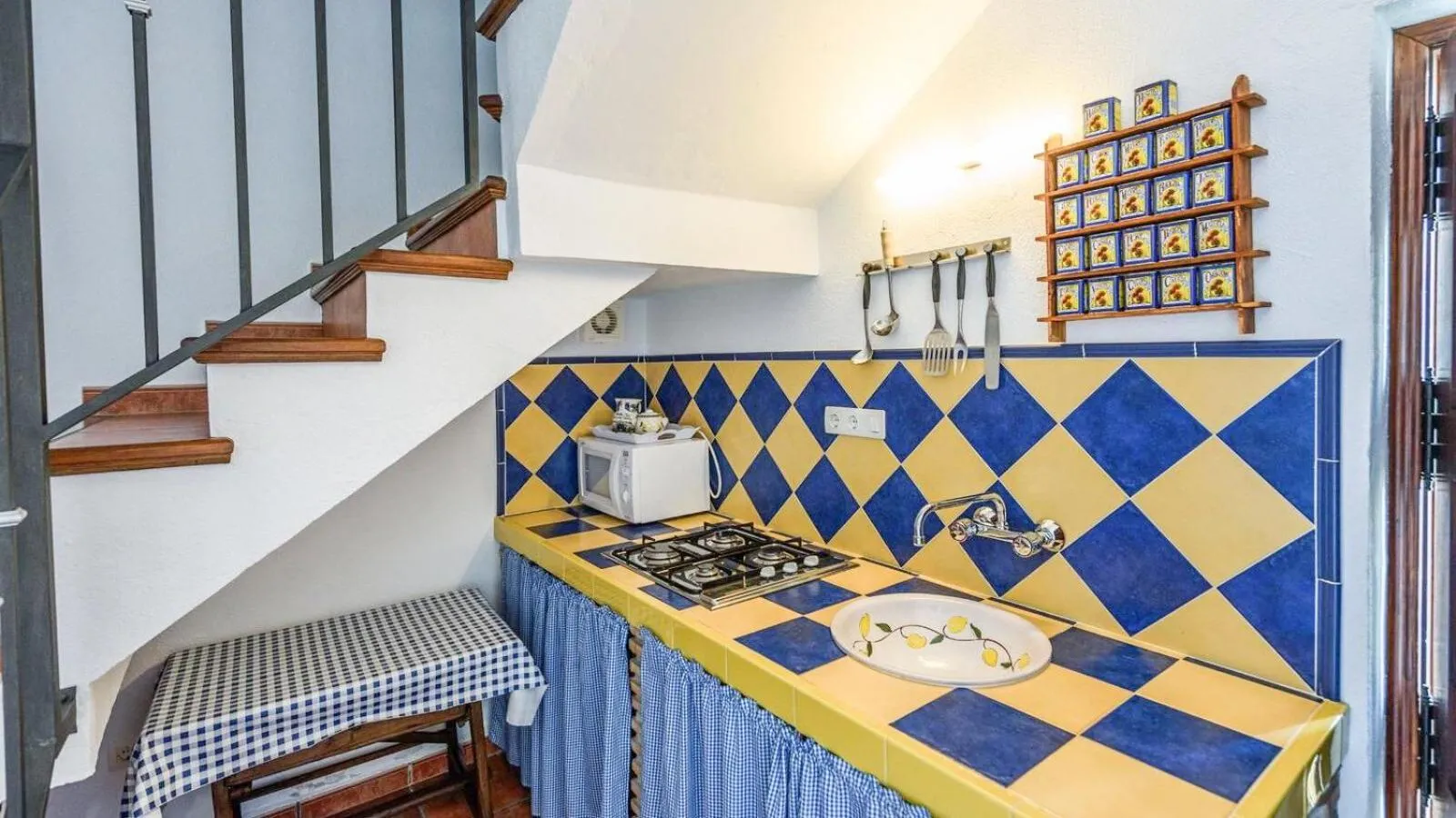 Kitchen or kitchenette in Casa La Vina del Arenal Pizarra by Ruralidays