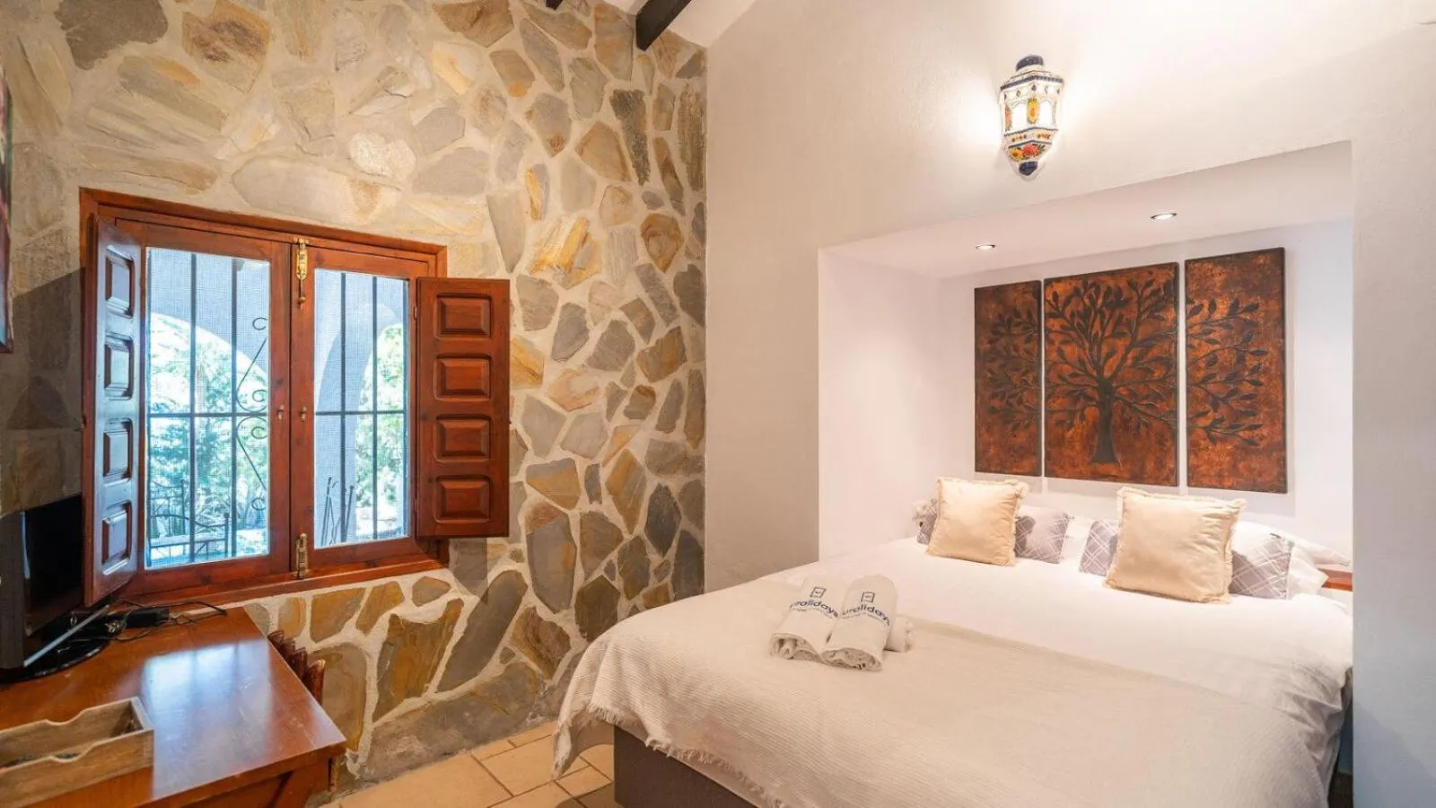 Bedroom, Bed in Casa del Alize Sayalonga by Ruralidays