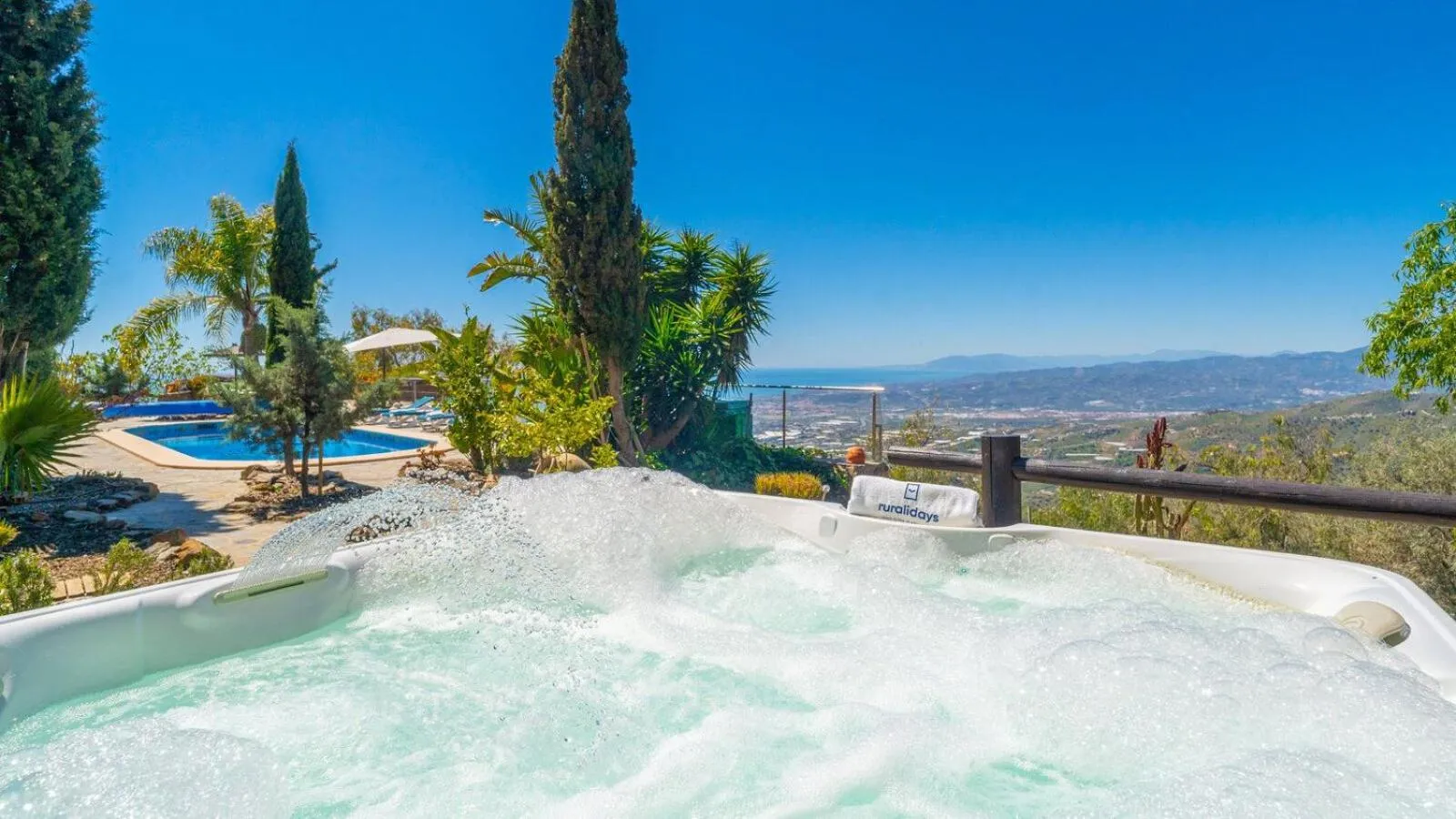 Hot Tub in Casa del Alize Sayalonga by Ruralidays